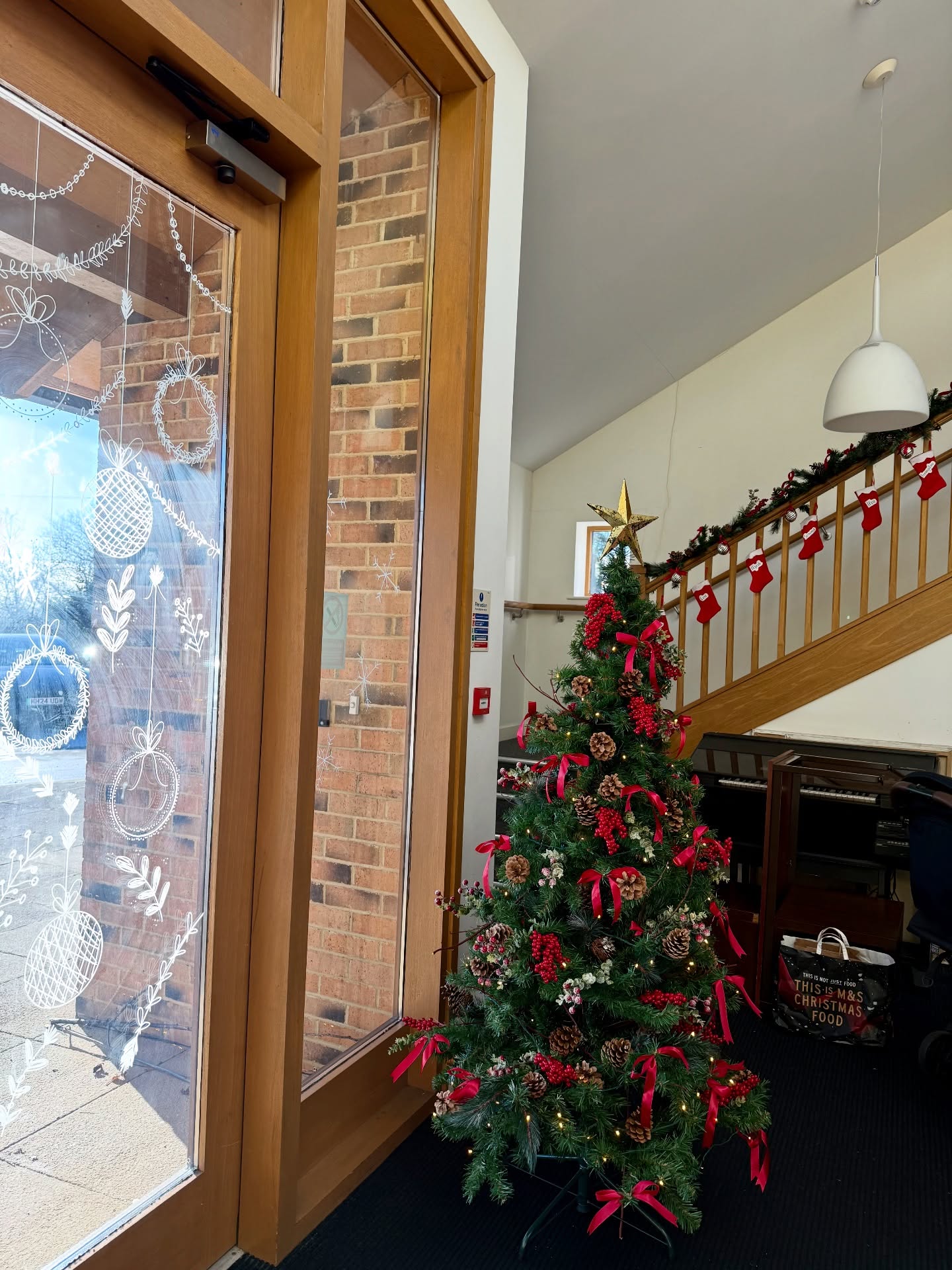 The church is looking all festive! 🎄✨