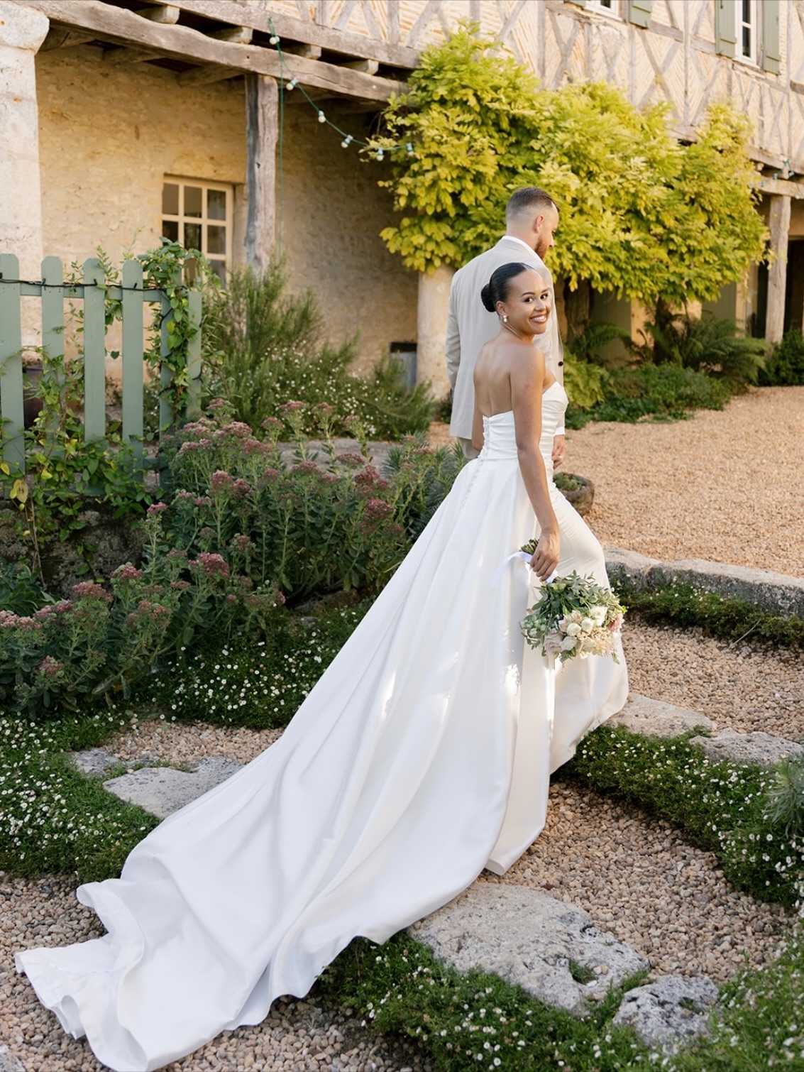 My stunning real bride 👰♀️
Tamera in her @dandolondon wedding dress this autumn in the glorious sunshine at her wedding in the south of France 💒
Picture perfect 😍
#realbride #realwedding #dandolondonweddingdress #southoffrancewedding #weddingdress