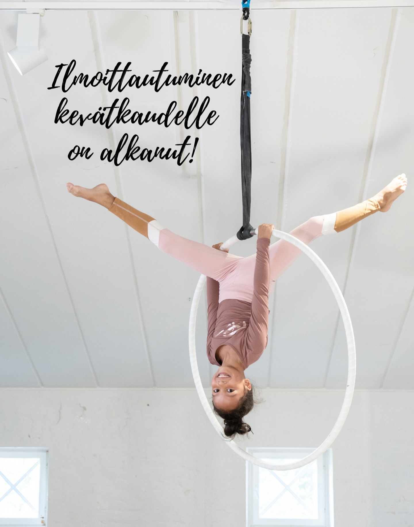 KEVÄTKAUDEN LASTEN ILMOITTAUTUMINEN ON NYT AUKI! 🌸
Varaa paikkasi lasten kausipaikoille nettisivuilta Appin selainversion kautta.
Roofille on tulossa pian oma App, jonka kautta tunnit ja kausipaikat jatkossa varataan, mutta nyt pääset jo ilmoittautumaan uuden järjestelmän kautta.
Hobiver poistuu käytöstä, joten sitä kautta ei varata enää paikkoja.
Mikäli olet epävarma ryhmän sopivuudesta, otathan yhteyttä sähköpostitse.
Tervetuloa harrastamaan Roofille! 🤸🏼♀️
📸: @takayamaproductions
#ilmoittautuminen #kevätkausi #roofaerialclub #tankotanssi #tankoakrobatia #ilmaakrobatia #poledance #aerialacrobatics #aerialhoop #rengastrapetsi #lastenharrastukset #aikuistenharrastukset #aikuistenakrobatia #malmi #koillishelsinki #malmillatapahtuu #sirkus #akrobatia #käsilläseisonta