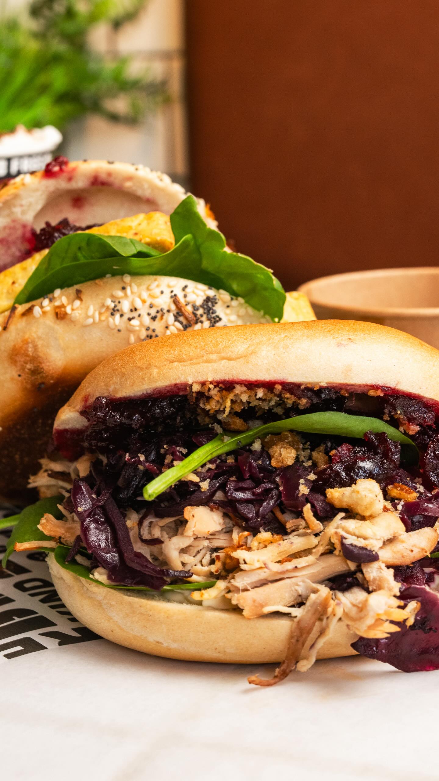 Ever wondered what’s inside our Holly Jolly Turkey Bagel 🤤
Have a look 👀✨
#bagelshop #londonbagels #bestbagellondon #bagelshoplondon #foodinlondon