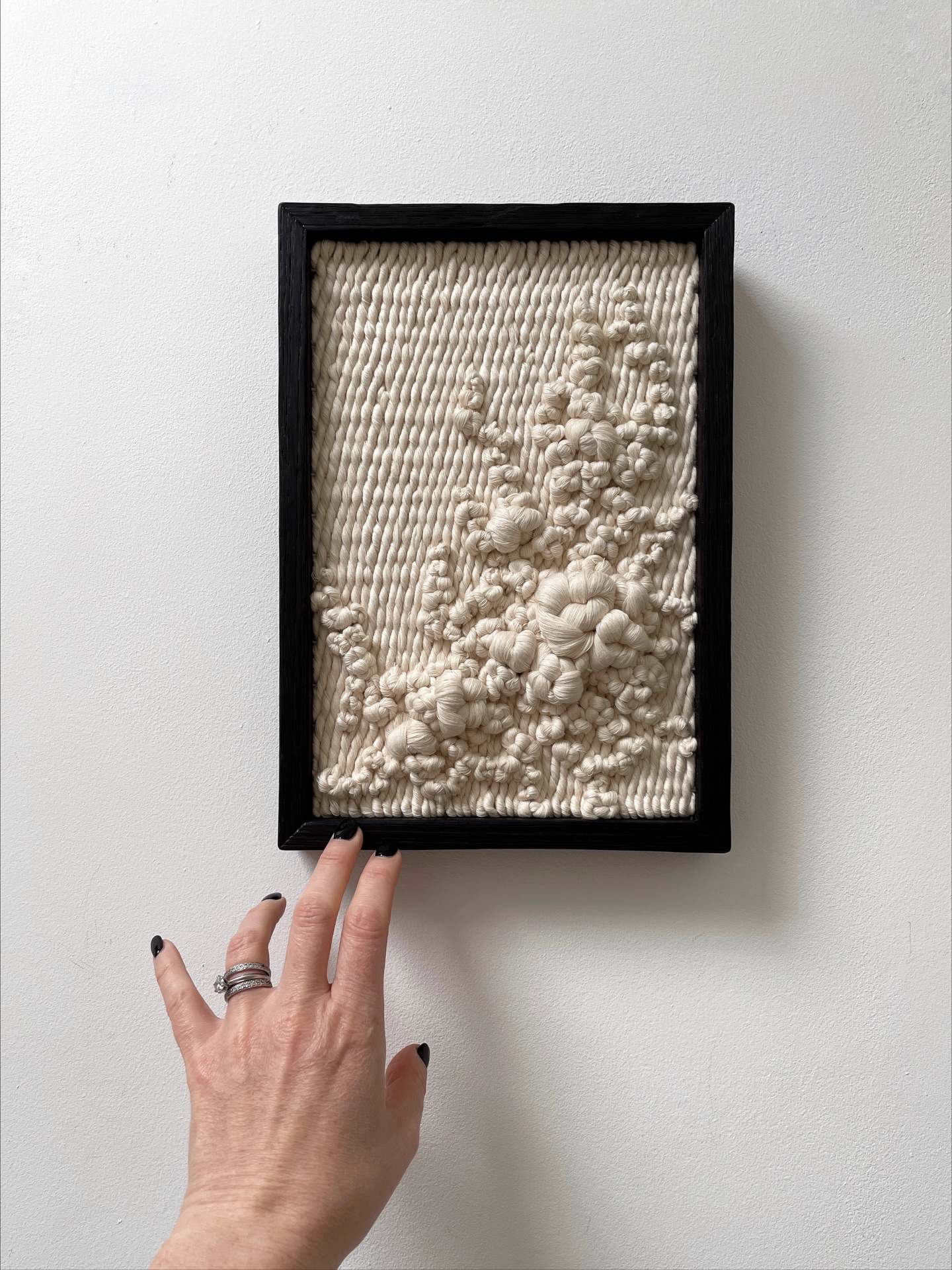 One of the fiddliest ones from my summer collection 🖤 woven, knotted and embroidered to get this tiny little knotty branches.
This one is inspired by seaweed, something that I only usually get to see when it is discarded by the sea on the shore line.
But in those little tangled piles is so much life and treasure. I find my favourite barnacle covered shells, little hermit crabs running free, and I’m reminded that there is a vast magical world hidden underneath that powerful big blue sea.
It’s one of my favourite things, to be inspired by things that most people don’t give a second glance.
So I hope I’m finding my people here, that take the same joy in these little things?
🤍 I have a few pieces available of various designs, in this size and smaller. Just comment ’link please’ and I’ll DM you the link to my website.
I don’t make many in this size, but I love doing them as I use the off-cuts of Oak from my bigger frames…no wastage here! 🤎
SEAWEED 001 (available)
21cm x 30cm
Solid oak yakisugi handmade frame, knotted Organic Egyptian cotton.
.
.
.
.
.
www.ellecollins.com
#midlandsartist #wallarts #contemporaryart #artforinteriors #artforinteriordesigners #sculptureart #textileart #yakisugi #sustainablymade #artforthehome #organicmodernhome #neutralhome #inspiredbythesea #seascapeart #slowart