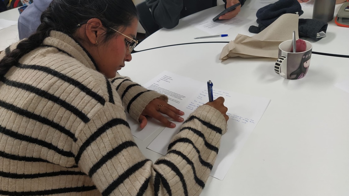 Naši studenti se zapojili do Maratonu dopisů @amnesty_cz ! ✉️✨
S radostí sdílíme, že naši studenti zorganizovali vlastní maraton dopisů v rámci projektu Amnesty International. Společně si vybrali jeden konkrétní příběh, který je oslovil, a rozhodli se podpořit ho svými dopisy solidarity proti bezpráví!
Díky jejich odhodlání, nasazení a empatii vzniklo krásných 100 dopisů, které mohou pomoci změnit lidský osud. ❤️
Děkujeme studentům za jejich aktivní přístup, ohleduplnost a ochotu dělat svět o kousek lepším. 🌍✨
#itg #itggymnazium #amnesty #maraton #dopisy