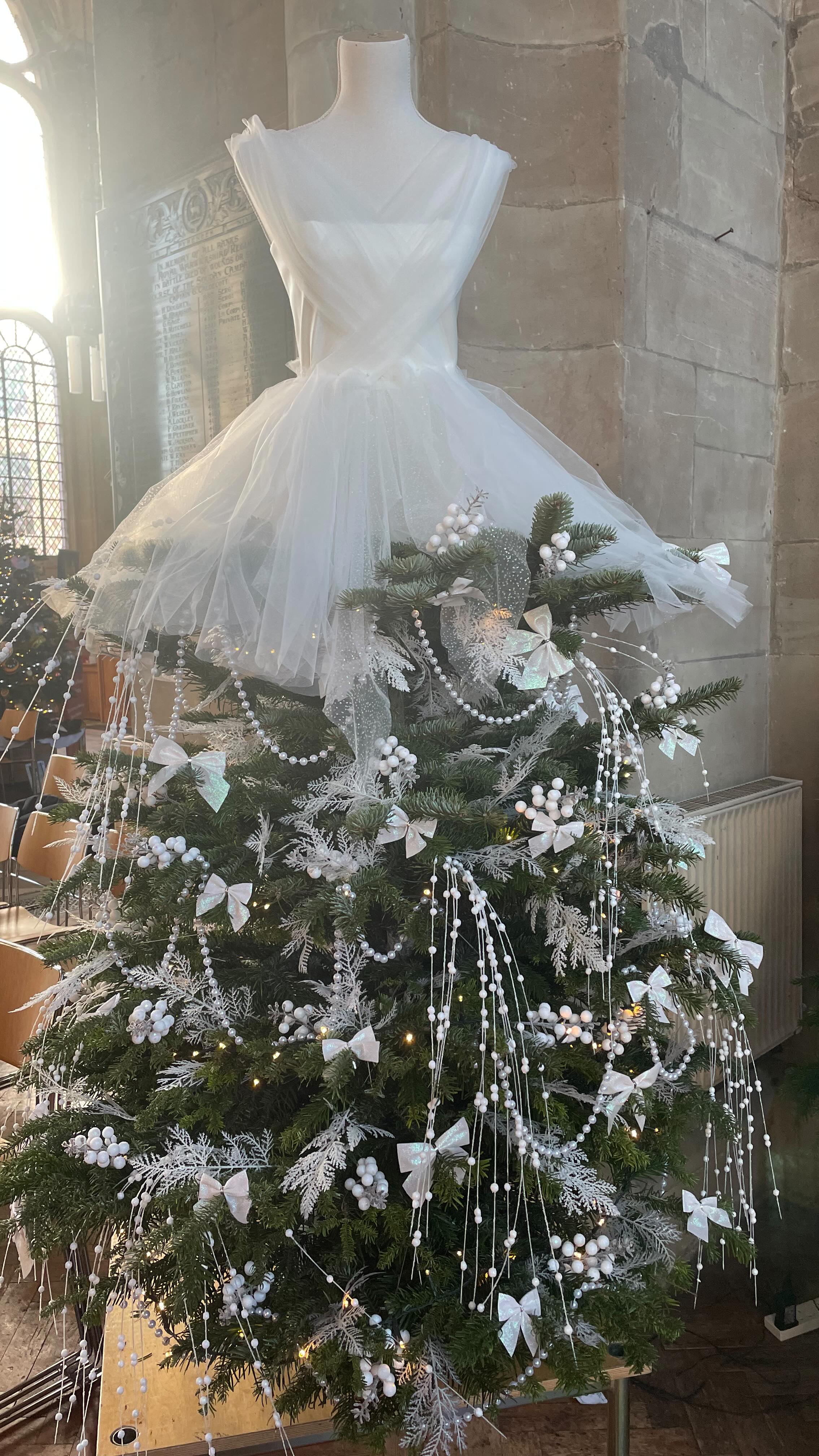 My tree is up in @stmaryschristmastree.
What do you think?
You can visit from Thursday at the Victorian evening up until Sunday 7th December.
#christmastree #christmastreefestival #stmaryswarwick #warwick #victorianevening