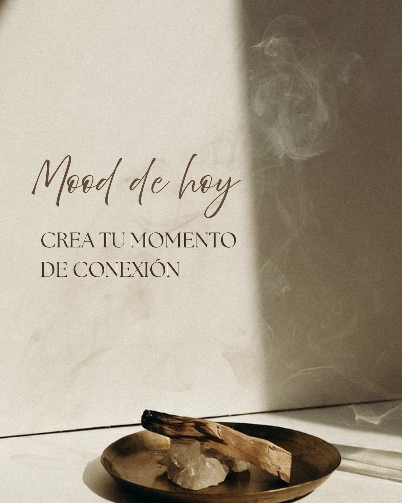 MOOD DE HOY
✨Crea tu momento de conexión ✨
A veces solo necesitas pausar y reconectarte contigo mismo.
Aquí te dejamos 3 tips para lograrlo:
1. Enciende un sahumerio 🌿
Deja que el aroma de lavanda o sándalo limpie tu espacio y calme tu mente.
2. Dedícate tiempo de belleza 💆♀️
Una mascarilla, un automasaje facial o simplemente cepillar tu cabello con intención. Tu piel y tu alma lo agradecerán.
3. Respira profundo 🧘♀️
Cierra los ojos, inhala paz, exhala tensión. Tres respiraciones conscientes cambian tu energía.
Tu bienestar también es belleza. 💫
#AutoCuidado #BellezaConsciente #MomentoDePaz #CentroDeEstetica #Bienestar #ConexionInterior #boutiquespacosmetics