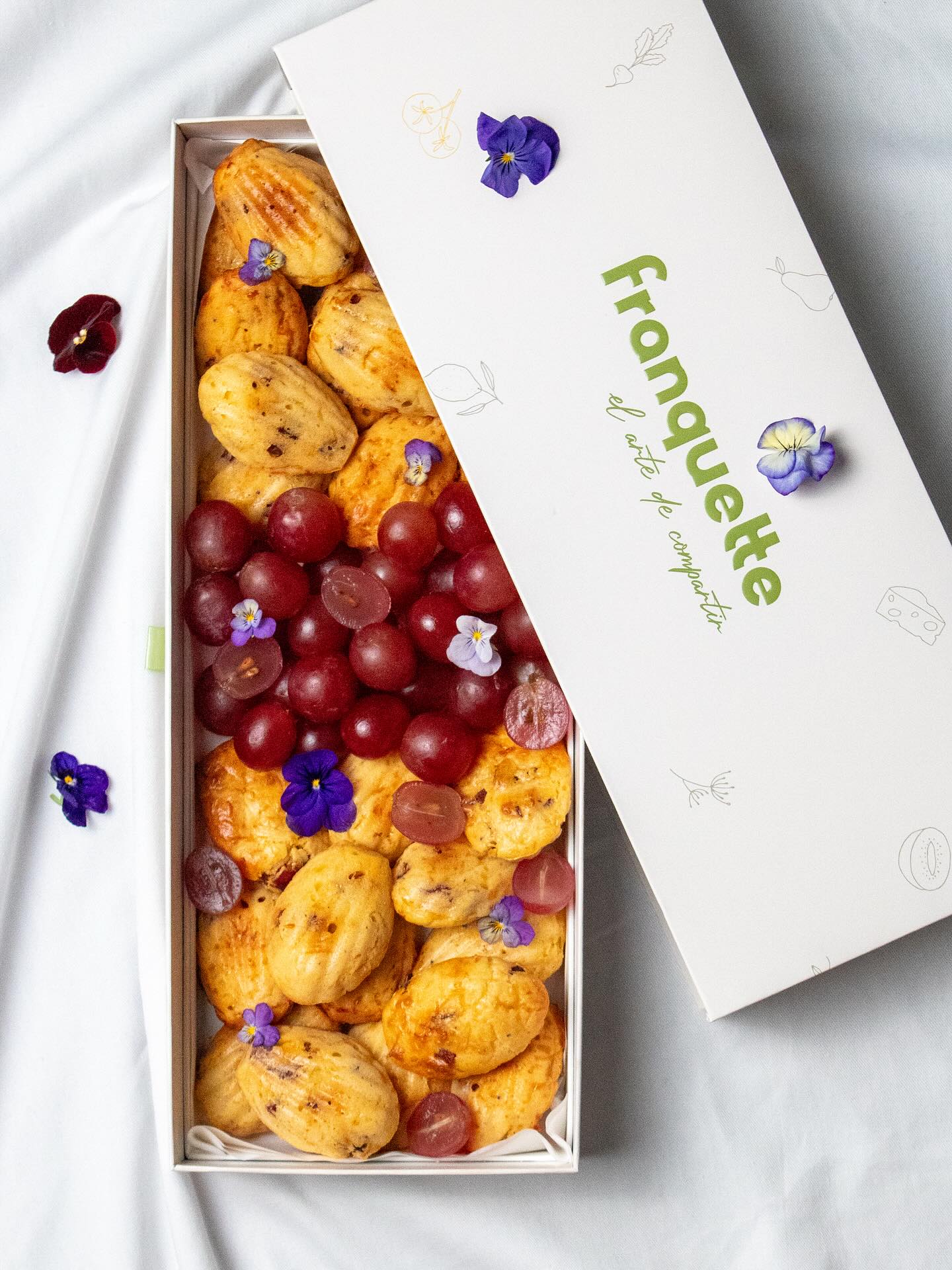 Descubra nuestras magdalenas con chorizo local y queso emmental, ¡un clásico francés reinventado en versión salada!
❤️🔥 Siempre para compartir ❤️🔥
#chorizoloco #franciayespaña #reconfortante #mallorcafood