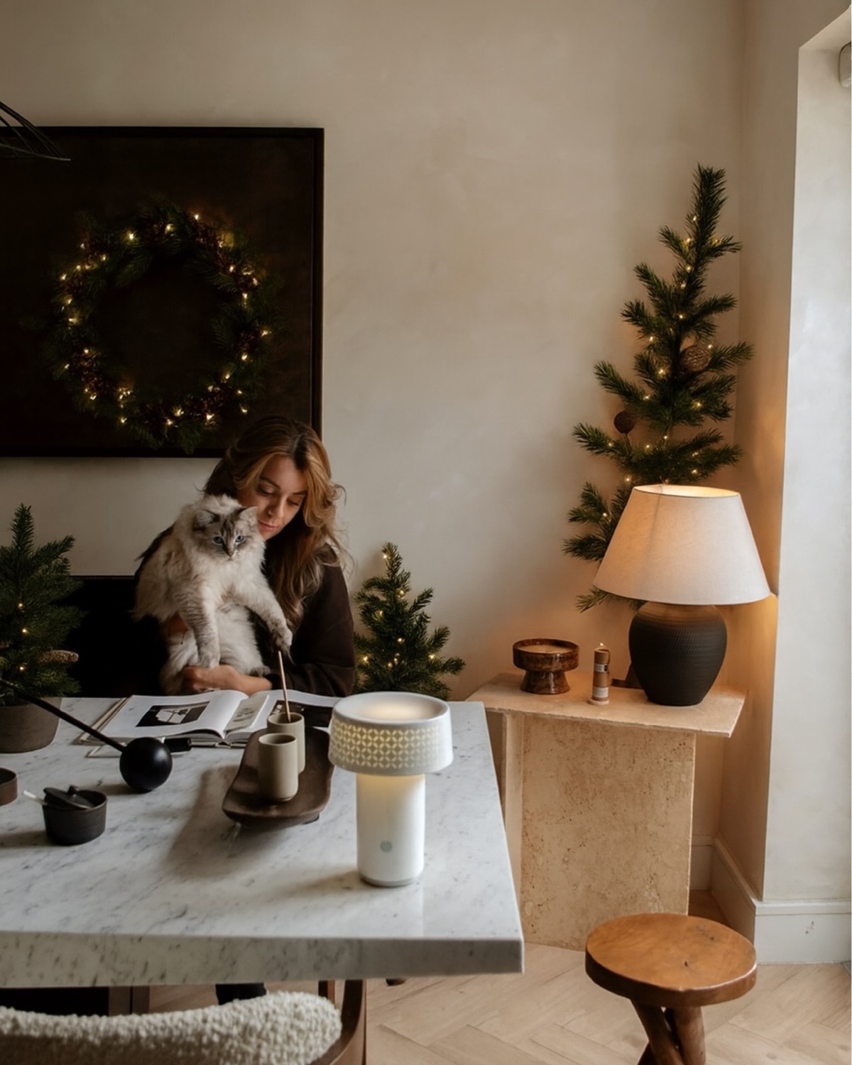 Just for fun- When you ask @chatgpt to festive a favourite photo with Dottie ๐ฑ and it goes OTT - Iโm actually not mad! Even the wreath on the canvas is starting to make sense ๐คฃ๐ฒโจ
Happy Friday!!
Howโs everyone getting on with their Christmas shopping? Or dare we ask ๐
P.s. if youโve seen our guest room storiesโฆ we start decorating this weekend ๐ค๐ค so excited to see how it turns out!
Have a great day!!
Love,
Nicola & Vicki xx