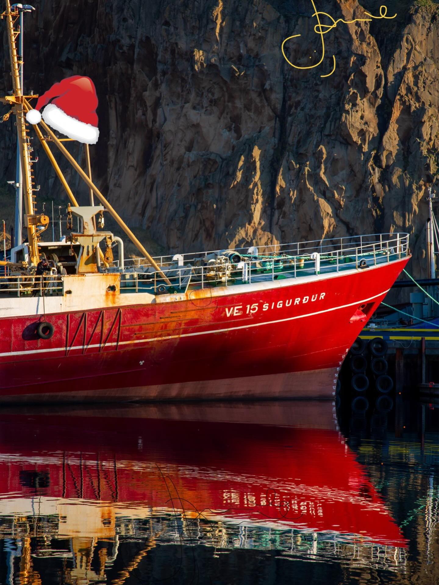 Christmas colours are creeping in!!!! 😅