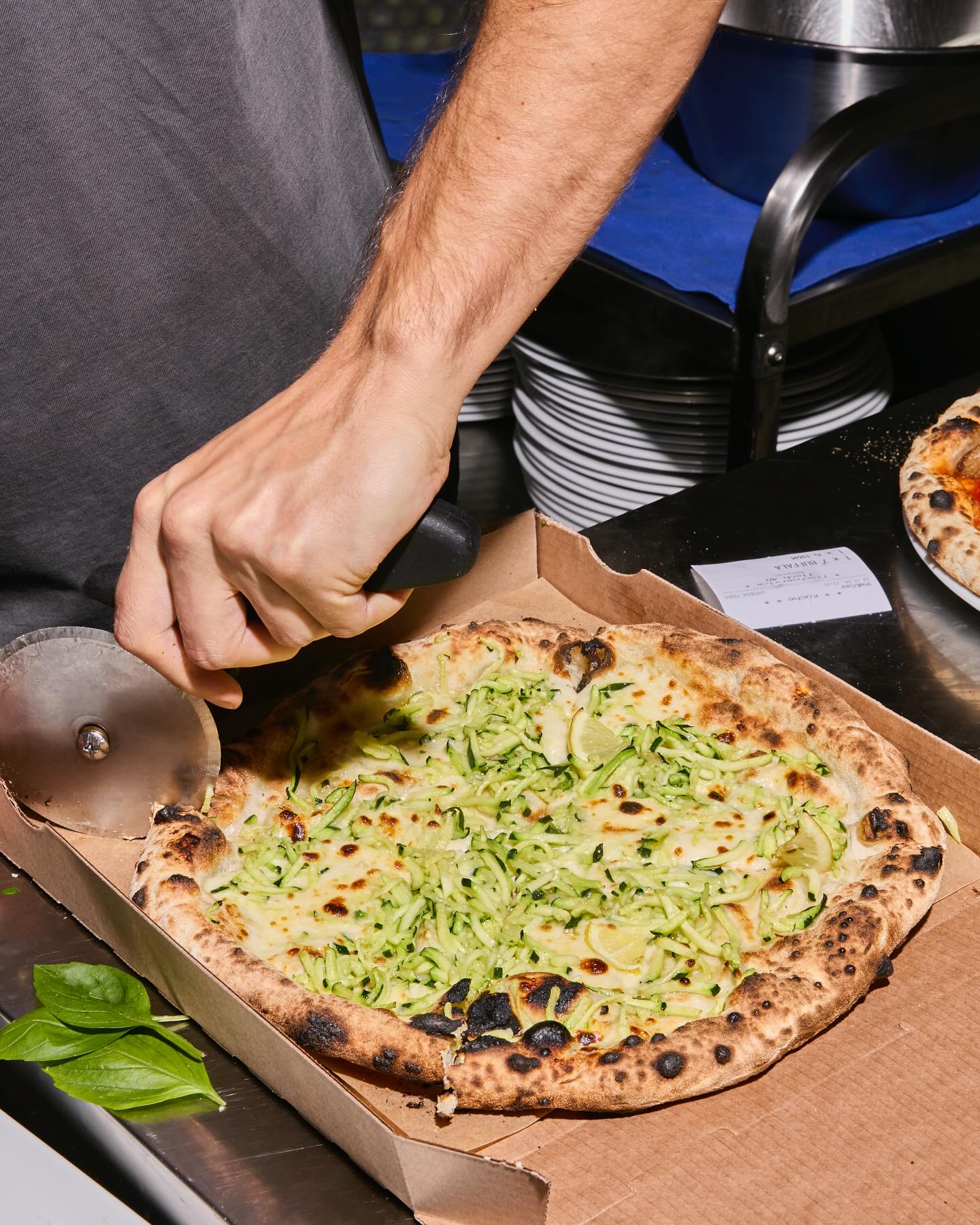 Let’s talk about Fetisch 🫦 It’s the cheese we use for Pizza no. 3. Style-wise, it’s similar to a Feta, and we get it from our friends at @urstrom_kaese. Instead of using sheep milk, they use milk from their Jersey cows. This creates a tangy cheese that’s melting nicely, and goes great with the zucchini.
Zucchini, Fetisch, mozzarella, lemon, garlic