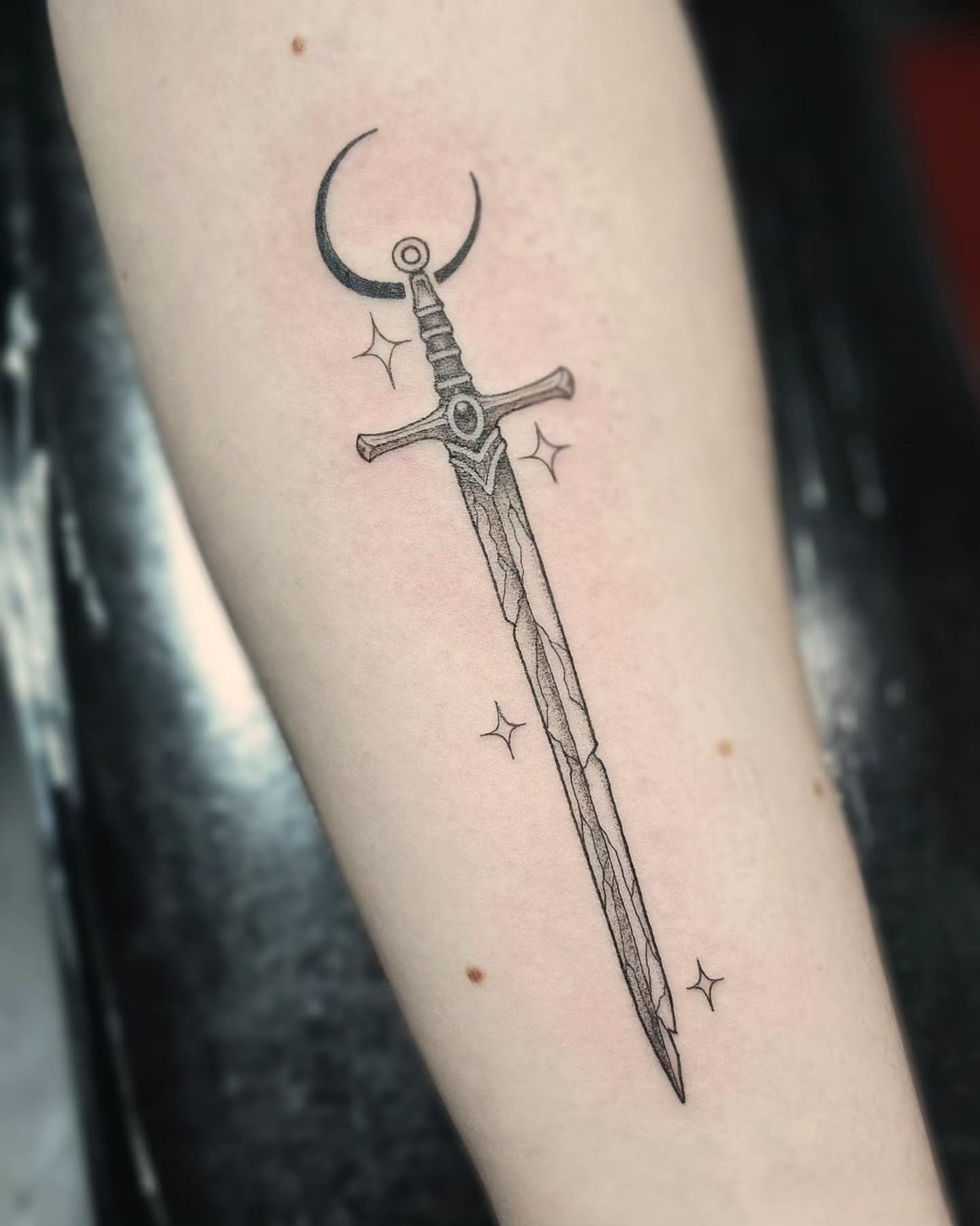 ðĄ Fineline sword for Bailey's first tattoo ð
.
.
.
#tattoo #art #design #sword #fantasy #moon