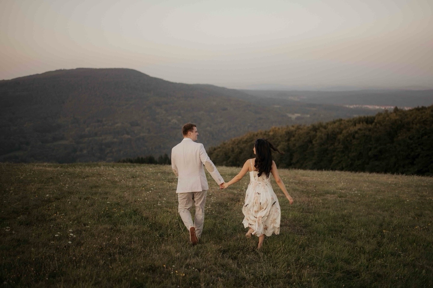 Kleines summer throwback von einer meiner liebsten Shootinglocation dieses Jahr.
#coupleshoot #summerdays #rhönmountains