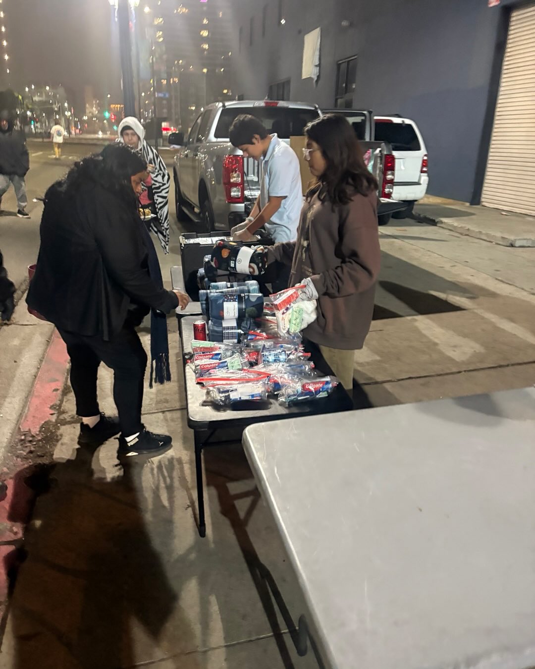 Sunday, the 14th, 2025 at 15th St. We're so grateful for our volunteers who handed out hotdogs, chili, mac & cheese, and other goodies! Thanks to Jesus Antunez and Kimberly for their generous donations. Big thanks to our team - Carolina, Diego, Ana Maria, Brandy, Ray, Ricky, and Kimberly. And appreciation to Abdul and Johnnathan for their security support!