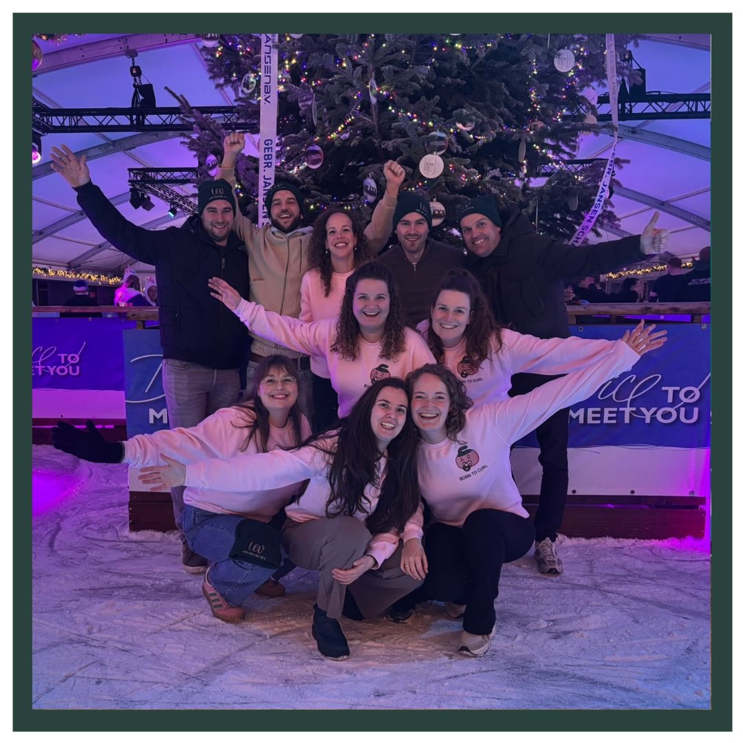 BORN TO CURL🥌
Met een deel van ons team en wat mannelijke versterking stonden we deze week samen op het ijs!❄️ Wij deden namelijk mee aan de curlingwedstrijden bij @dongenice !
We hebben samen genoten, gelachen en vooral heel fanatiek gespeeld. Als je ons vraagt hoe het ging? Dan zullen we antwoorden dat meedoen belangrijker is dan winnen🙈 Maar..oefening baart kunst.😉
Nadat alle curlingstenen over het ijs zijn geschoven, sloten we samen af met een borrel.💙 En natuurlijk bespraken we alvast de tactiek voor volgende week.
Een geslaagde avond dus! Op naar volgende week! En dan zullen de collega’s die er nu niet bij konden zijn ons komen versterken. Wie weet verrassen ze ons nog wel met hun curlingtalent💪🏼
#verloskundigenlev #LEV #curlingwedstrijden #DongenIce #vandenNoort #teamwork #borntocurl #teamlev