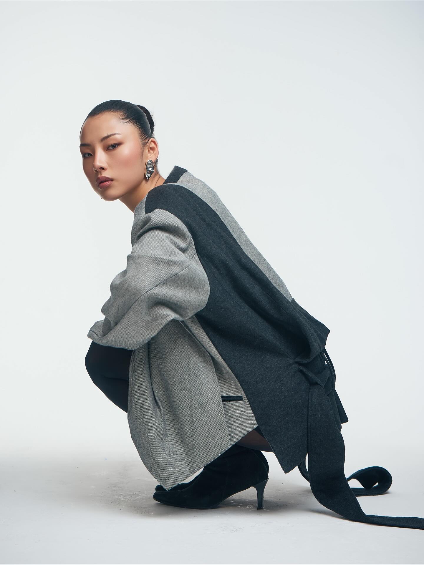 📸✨
Photographer : @jodeyephotography2.0
Muse @chocococococo‹
Mua @yulincmakeup
Designer @lilerannn
Stylist @tessfashionstylist