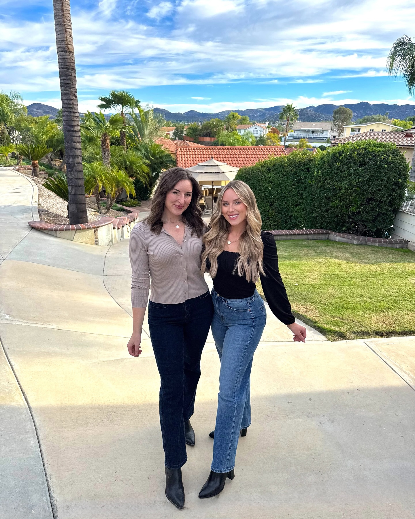 This year has had its challenges, but it’s also reminded me how much there is to be thankful for. So today, I’m choosing to celebrate the people (and pups) who got me through it and all the little moments that still make life beautiful 🩷
Thankful for…
✨ My family and friends who show up in every season
🐾 Louis & Lola – because Pomeranian kisses truly are therapy
✈️ A job I love that lets me travel, create, and connect with a community of incredible people
🌴 Living in my dream city
💪🏻 My health
💛 And most of all, my mom. I’m so thankful I got 30 amazing years with her. I miss her every day, but I carry her with me in everything I do.
Even on the tough days, there is still so much good around us. If this year has been hard for you too, I’m sending the biggest hug. You’re not alone.
Wishing you a day full of warmth, laughs, comfort food, and the people (and pups) who make your heart feel full 🦃✨
Happy Thanksgiving from me, Lou, & Lola 🩷