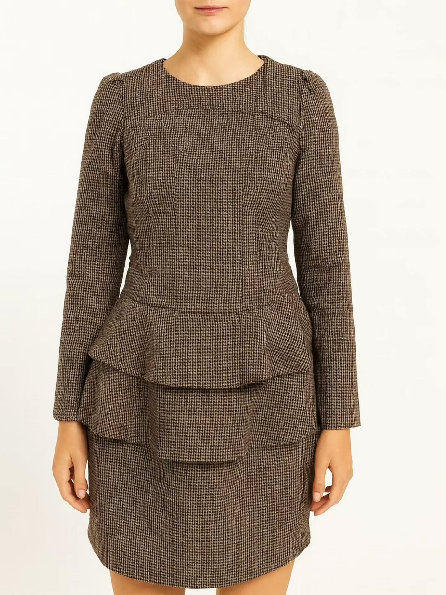 Houndstooth Woollen Dress
Shoulder: 13 inches
Bust: 35 inches
Sleeve Length: 23.5 inches
Length: 36 inches
Condition: Excellent condition
Key Features:
🤎Classic houndstooth pattern
🤎Warm woolen material
🤎Fully lined for comfort
Price - 699 inr (inclusive of shipping charges)
DM to Book!