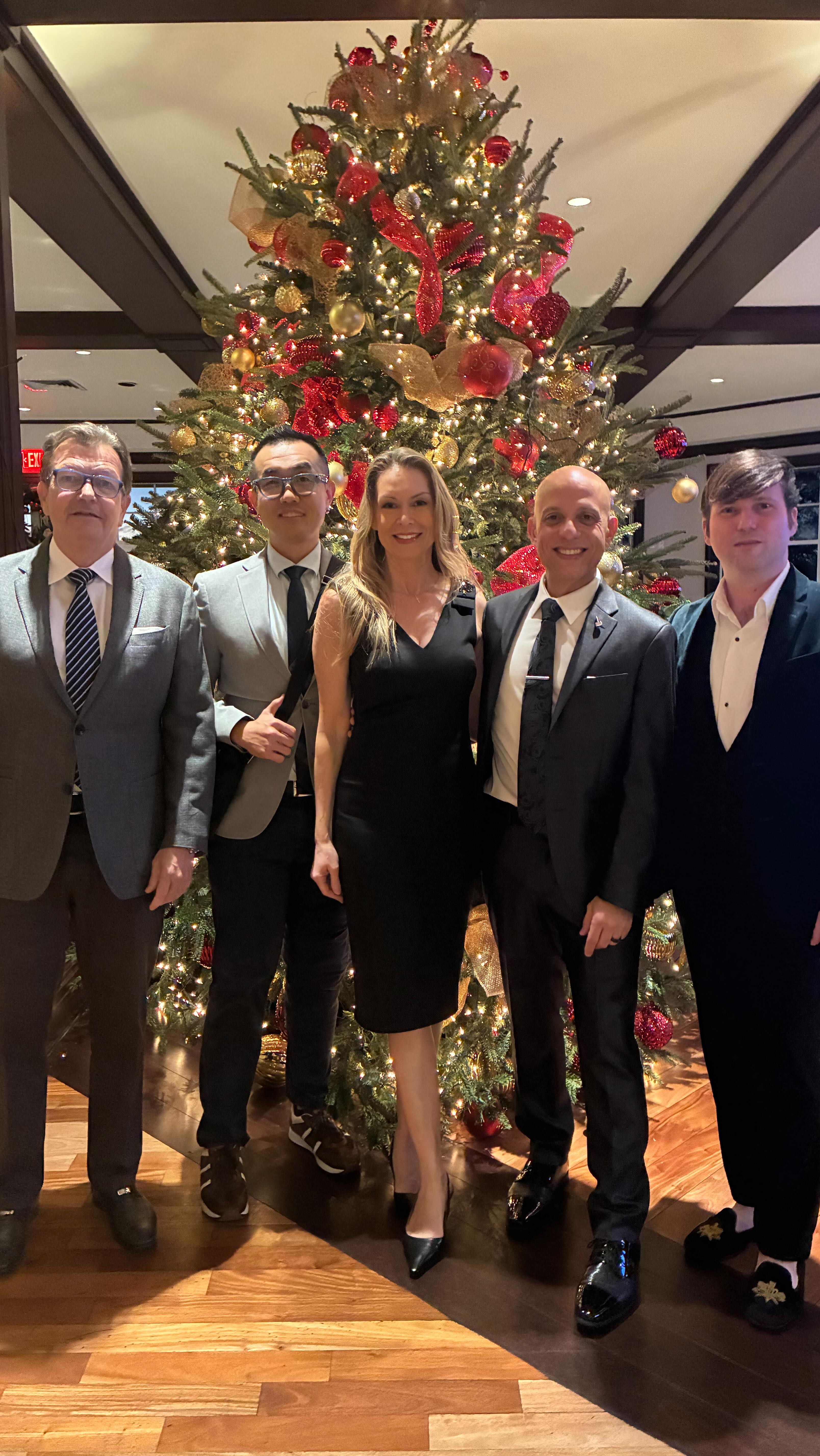 A grand ol’ time was had at NOVA Southeastern University’s HOLIDAY PARTY where Dr @alexanderbendayan and our own MDT Achim Michael Renner of @precision_esthetics_dental_lab presented awards to faculty. There was bubbly, there was food, there was dancing, and a great deal of fun. Happy Holidays to all; a Good Night was had.