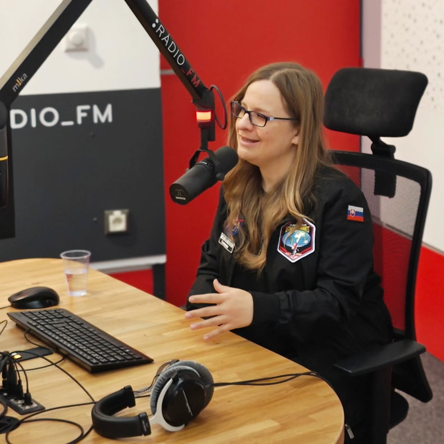 As 2025 is slowly wrapping up, I can't help but think of interviews like this one for @efemko at the beginning of the year. During the interview, I was asked about my plans for the year, especially considering all the challenges scientific research has been facing.
While it is difficult to have to fundraise for my research and educational work on a regular basis, it has allowed me to have freedom and flexibility to do what I love on my own terms. Otherwise, I may not have been able to complete all the expeditions and work that I planned for this year.
In fact, my colleagues in various institutions, including NASA, have faced numerous obstacles this year. It has been disheartening to see many people and projects let go because of funding or other issues.
I hope that things will change for the better in the future. However, as I mentioned in the interview, I believe we need to keep fighting for those changes. That's why I try to focus on positive topics and actions that we can all do to make a positive contribution to the world when possible. This can go a long way when it comes to the environment and people in need 😊.
You can find the interview with me (in Slovak) through this link (it's in my bio too):
➡️
https://bit.ly/Michaela_RadioFM
#ranonaefemku #radiofm #AWomanfromMars