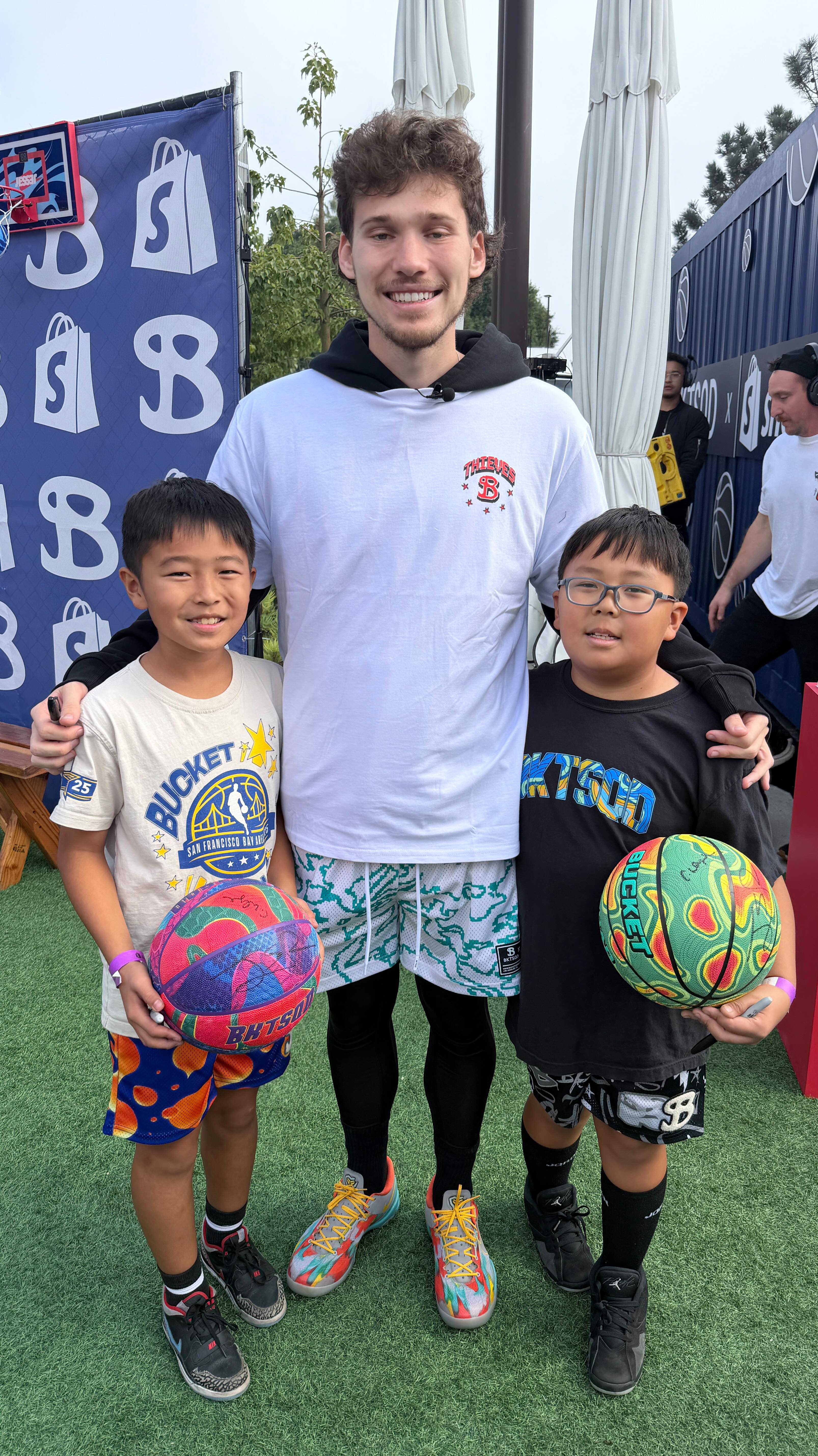 Had a blast this past weekend at the @bucketsquad pop-up powered by @shopify! Tremendous thank you to @jesser and @bucketsquad for a memorable experience! 🔥🙏#teambucketsquad #jesser #basketball #instadaily #ballislife