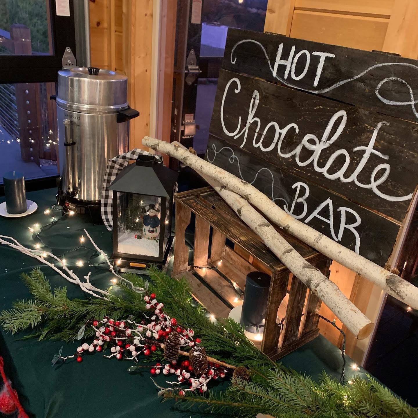 All the Winter Weddings ❄️
All the festive colors ❤️💚🤍
All the seasonal magic 🪄
All the love 🧡🎄💍
Happy Winter Wedding celebrating to all you 2025 Winter Brides!
#wedknoxville🌿 #winterweddinginspiration #knoxvilleweddingplanner