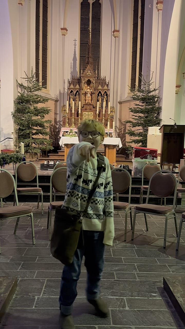 Joep maakt zich op voor zijn reis. Zijn enthousiasme is zelfs zo hoog dat hij vanavond al wilde vertrekken in plaats van morgenโฆ Nรณg meer reden om morgen (zaterdag dus! ๐) te komen luisteren naar ons kerstconcert! Wie zien wij om 19:00 in de kerk? ๐ฒ๐ถ