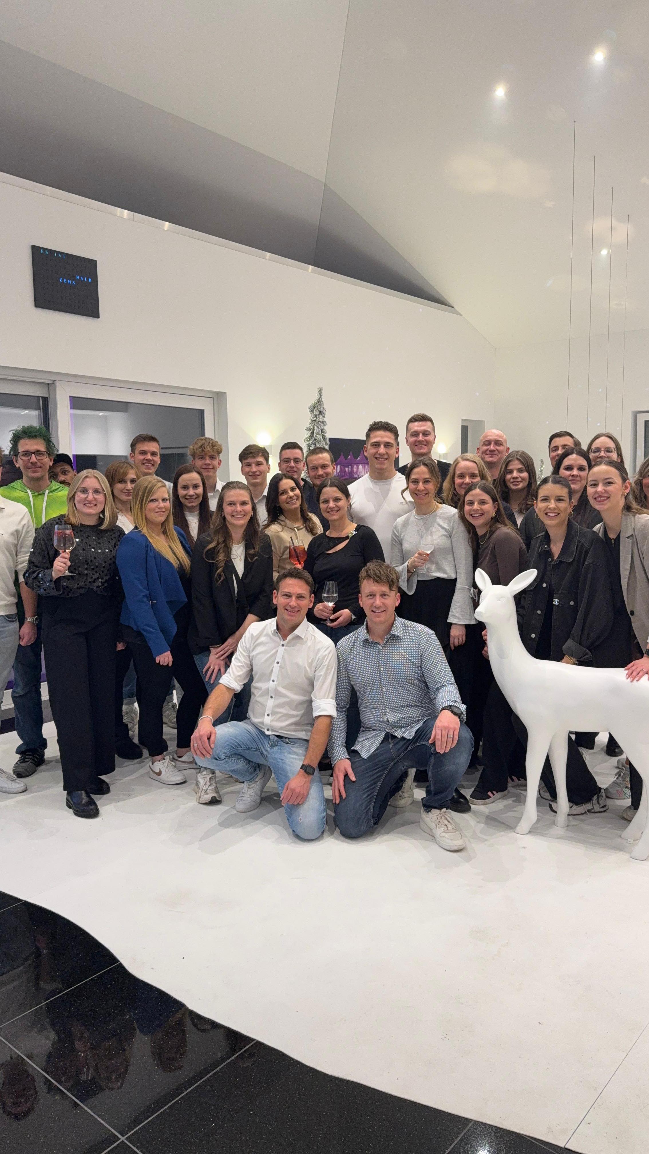 Danke an alle, die mit uns 2025 zu einem unvergesslichen Jahr gemacht haben! Wir freuen uns auf ein spektakuläres 2026! ✨🥂💛 #wiesentheid #eventlocation #event #2025 #Flashback #happynewyear