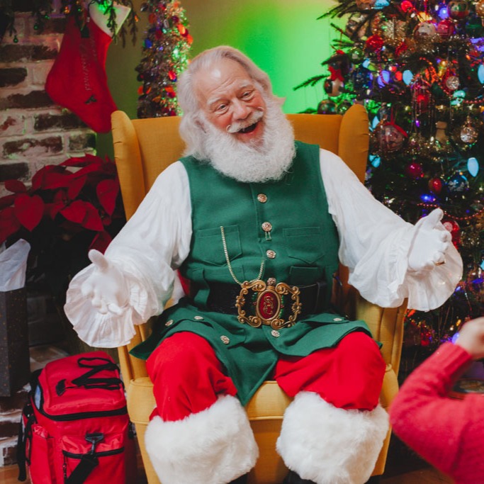 Santa loves coming to November birthday parties, especially with friends! Thanks for having me @dandrescher & @brittanyesully