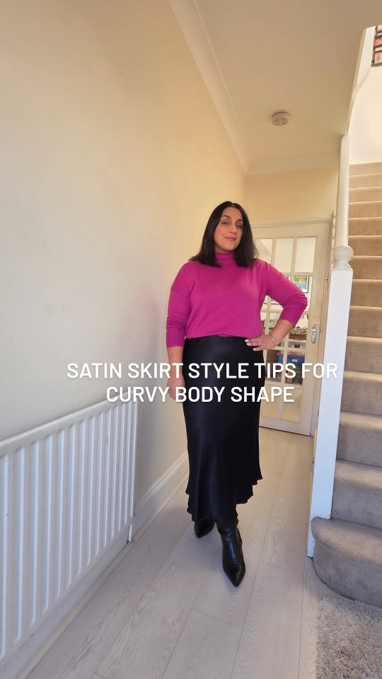 Styling a Satin Skirt for a Curvy Body Shape
Tip 1: Shop curve ranges. These pieces are cut with your proportions in mind. Look for A-line silhouettes — they beautifully skim the hips and create a smooth, flattering line.
Tip 2: Good underwear = good fit. The right foundations help your satin skirt glide over your curves without clinging in the wrong places.
Tip 3: Not a fan of tucking? Choose tops that sit just above the hips. This gives shape, avoids boxiness, and gently covers the tummy area if that’s a concern.
Tip 4: If you do tuck, use a stretch belt to create a neat, clean tuck without adding bulk around the midsection.
📍Save this post or share it with someone who will find it helpful 🤍
#satinskirtstyling #personalstylistessex #stylingcurveswithconfidence #midsizestyling #personalstylist #stylingtipsforwomen