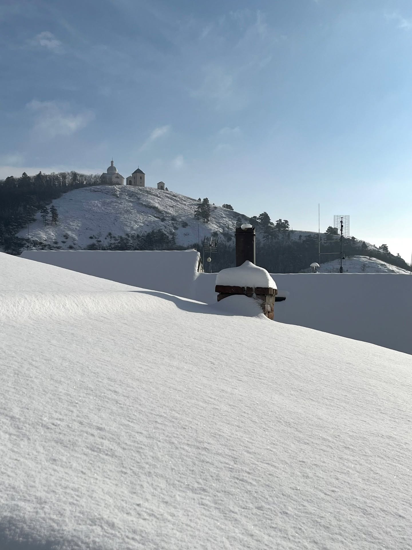 Sněhová peřina - (c) Václav Kříž
.
#sebastianus #svatykopecek #svatykopecekmikulov #mikulov #nikolsburg #dietrichstein #vondietrichstein #morava #jiznimorava #südmähren #mähren #moravia #southmoravia #snih #schnee #schneefall #snow #snowing #winter #zima