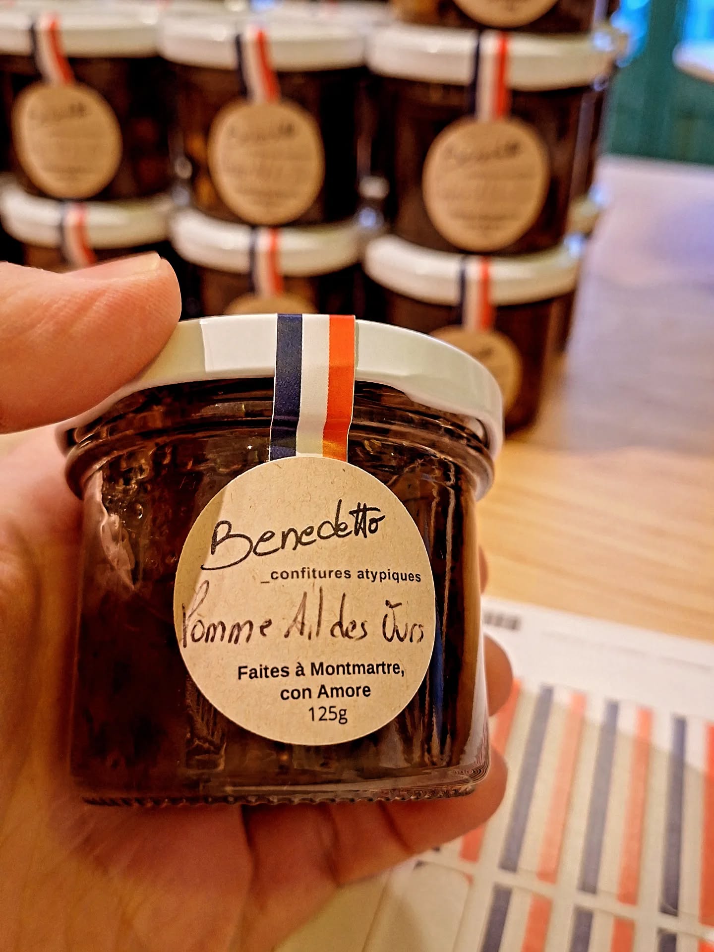 In love
.
.
.
.
Une journée avec Ben
À la une, la confiture atypique Pomme & Ail des Ours 🐻 🐻 🐻 pour une commande personnalisé!
.
.
#benedettoconfituresatypiques #confituresatypiques #confitureartisanale #corporate #jam #jaminparis #jamlove #paris #foodblogger #foodlover #fooding #foodie #montmartre #recette #food #pastry #apero #aperotime #atelier #instablog #vegan #pasticceria #patisserie #afterwork