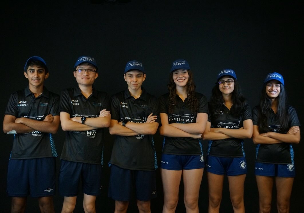 T-6 DAYS UNTIL SINGAPORE NATIONAL FINALS!! MW Hypersonic Racing is ready, official team photos just dropped 🏎️📸
#f1 #f1inschools #stemracing #nationals #team #photos