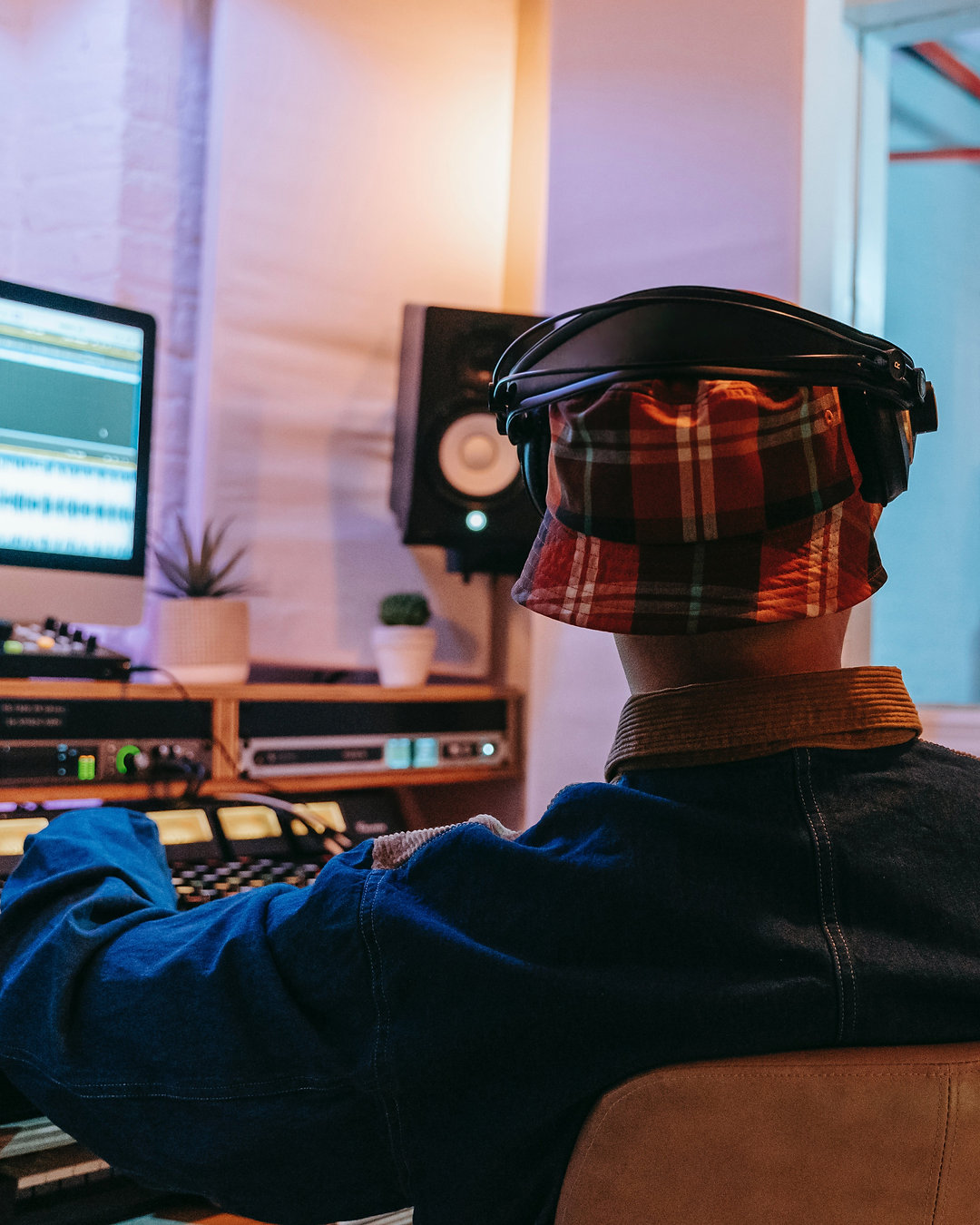 Ready to transform your recording studio's visibility? Explore how to be found by local artists on Google Maps! Link in Bio #RecordingStudio #LocalArtists #MusicProduction