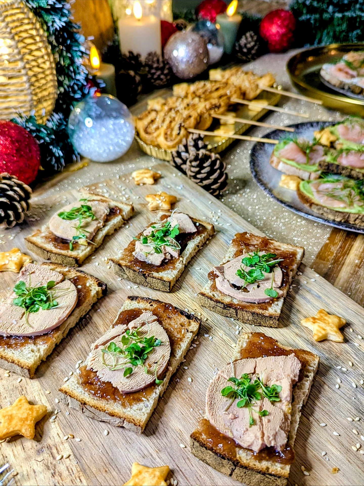 🎄MENU DE NOËL🎄
On vous prévient, sur la dernière slide, on a pas pu résister 😍…
1️⃣ Nos entrées ✨
2️⃣ Nos verrines butternut, châtaignes & crème au piment d’Espelette
3️⃣ Nos feuilletés sapin pesto rosso
4️⃣ Nos toasts de foie gras, chutney de figues & fleur de sel
5️⃣ Nos toasts saumon & fromage frais
6️⃣ Notre poulet à la forestière & gratin dauphinois
7️⃣ On a pas pu résister 😍
✨ Menu entièrement modulable
💌Envie d’en faire profiter vos collaborateurs ?
Écrivez-nous, on s’occupe de tout !
#menudenoël #noel #christmas #ideerepasnoel #instafood #traiteur #traiteurevenementiel #evenemententreprise #repasentreprise #gastronomiefrançaise #foodlovers #foodidea