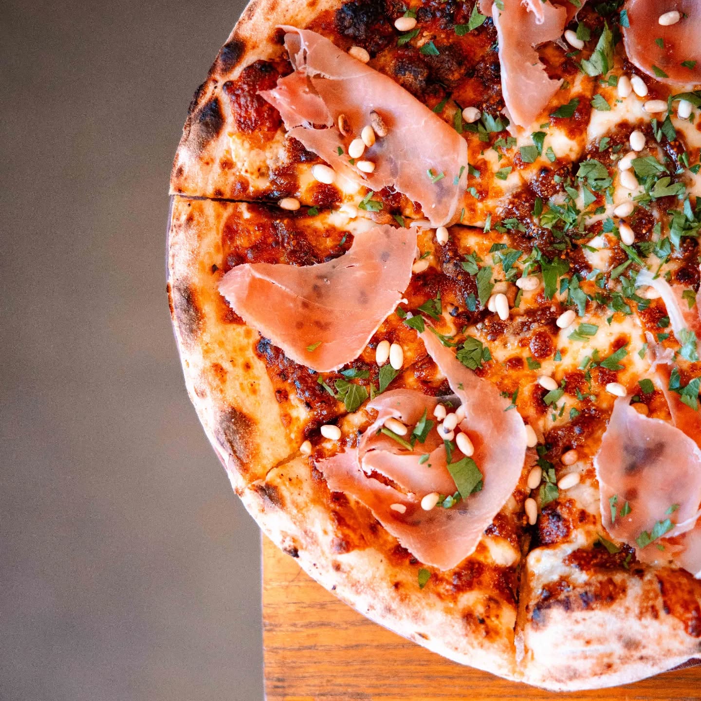 Classic flavours of blue cheese, caramelised fig, prosciutto and pine nuts, The Mamma Mia is always a hit. We're open from 5-9PM Wed-Sun at both our Clarkson and Willagee shops. Our staff are lovely, pizzas are delicious, ice-cream handmade and music is smooth 🎶 Oh and we're BYO with cosy little dining areas 😀
#slowdoughpizzas #perthpizza #sourdoughpizza #perthfood