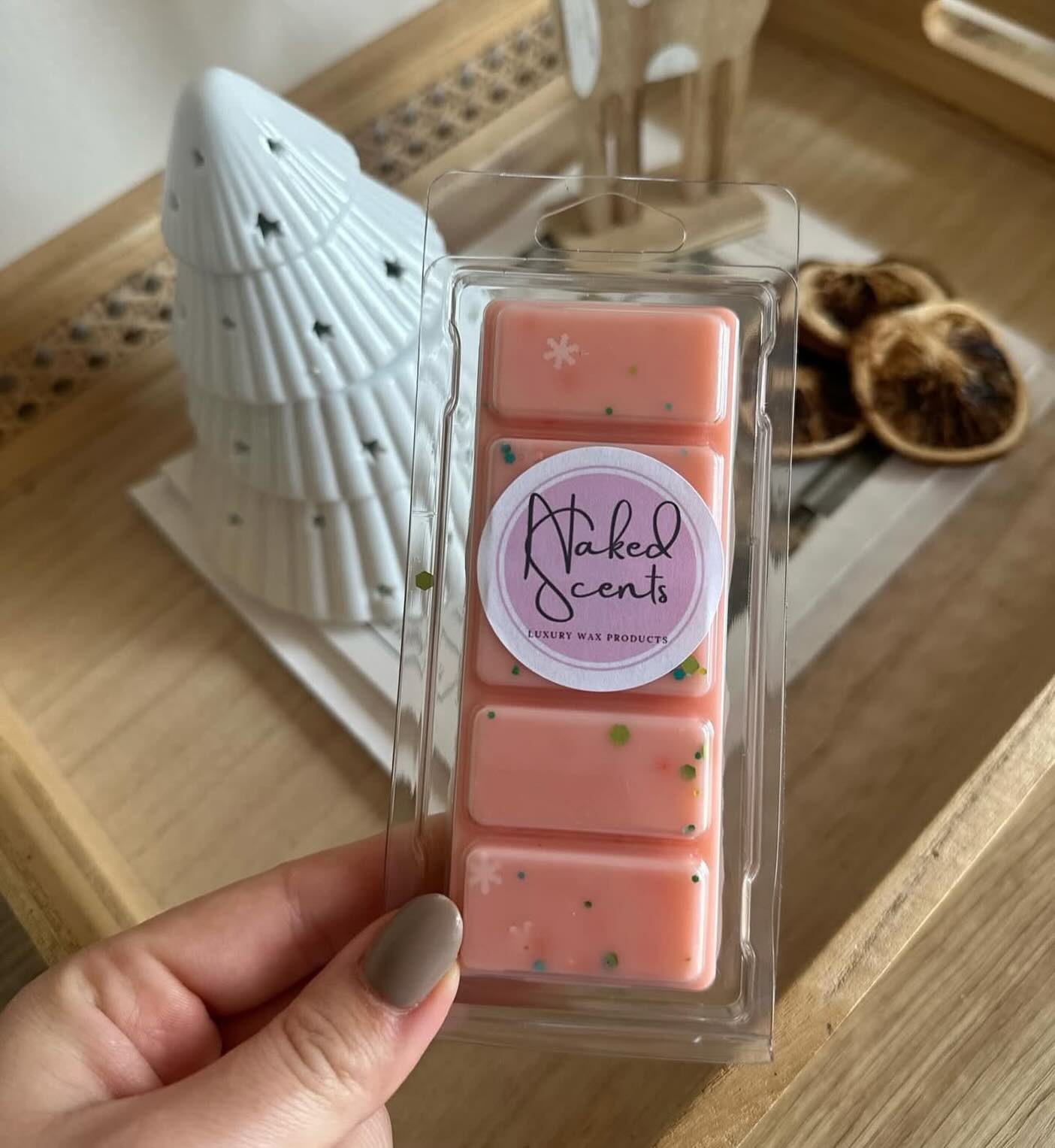 Driving home for Christmas โจ
โA reassuring herbal blend opens with aromatic top notes of cool eucalyptus, mint and festive orange amongst nuances of crisp icy air leading to a heart of lily, hyacinth, orchid, rose and earthy aspects supported by a base of cedar, amber & musk to complete the journey.โ