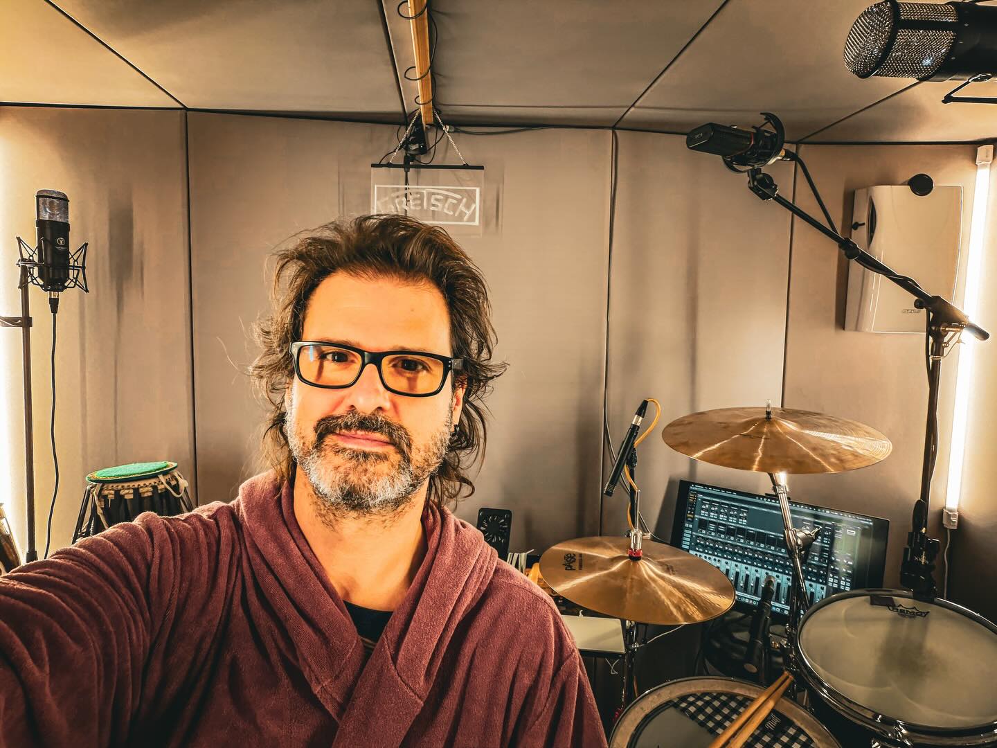 It is great being on tour… but it is just as great having breakfast with the family, sending the kids off to school, sharing a cup of coffee with my wife and then heading to my home studio to play some drums.
.
#tourlife #homeagain @studiobox.de