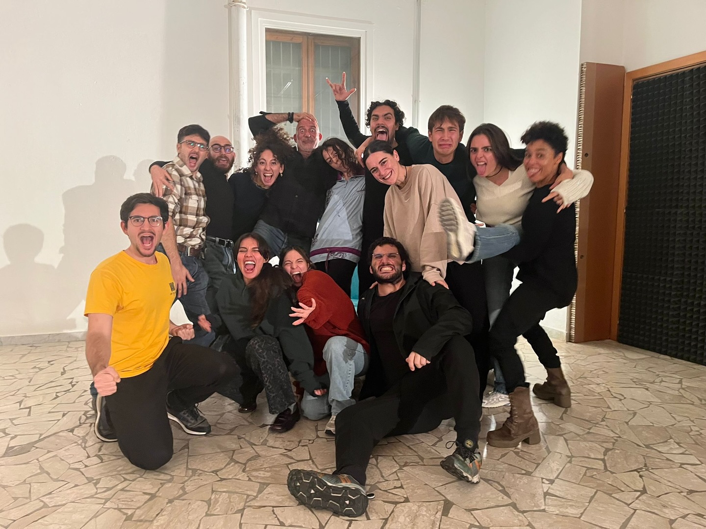 Ecco qui le stupende classi Base e Avanzato che hanno lavorato questa settimana durante il workshop condotto da Javier Galito-Cava!
Non vediamo l’ora di organizzare il prossimo!