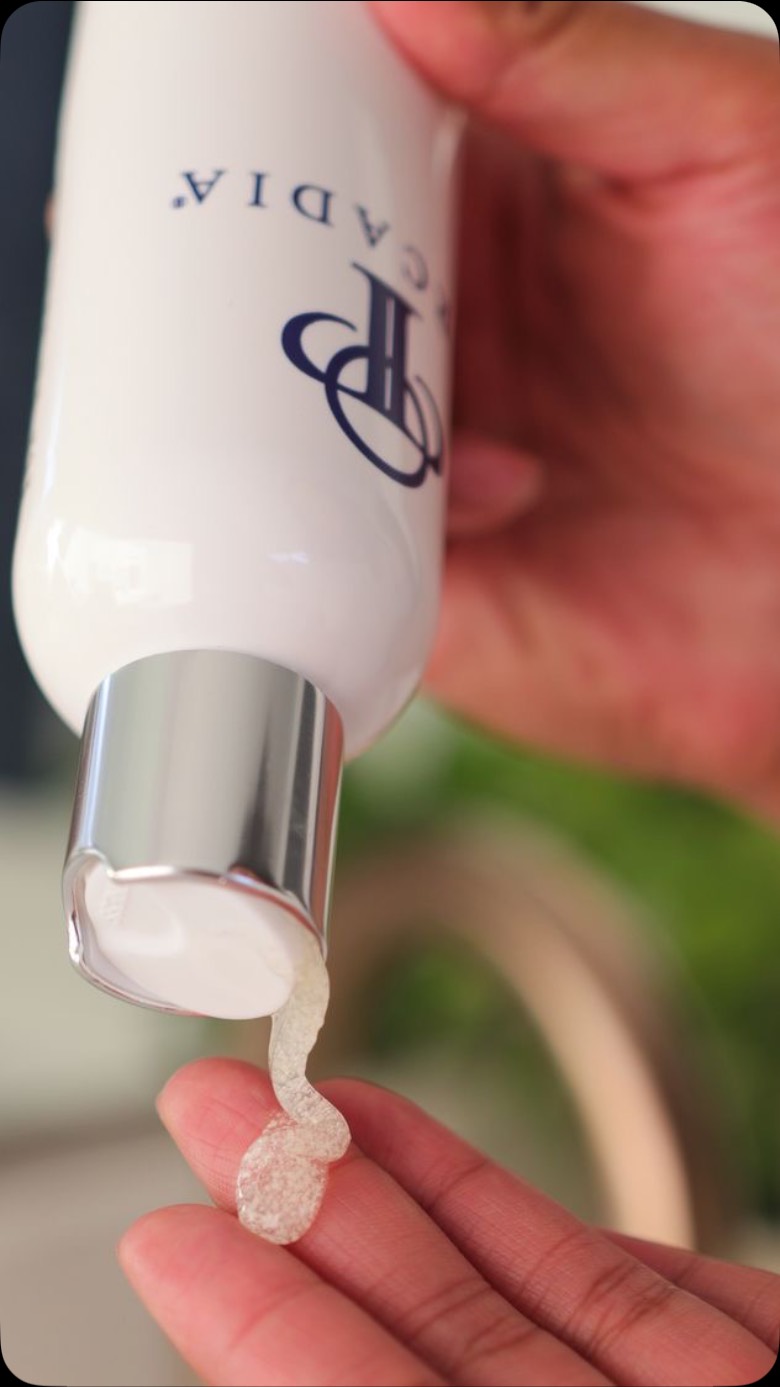 ✨ Im heutigen Reel nimmt euch Julia mit in die Welt unserer Circadia-Cleanser.
Jede Haut ist einzigartig – genau deshalb bietet Circadia eine Auswahl an Reinigungsprodukten, die auf verschiedenste Hautbedürfnisse abgestimmt sind. Ob empfindlich, trocken, ölig oder anspruchsvoll: Bei uns findet ihr für jeden Hauttyp den passenden Cleanser.
Unsere Expertise steht euch jederzeit zur Seite:
💬 Ihr habt Fragen oder möchtet wissen, welcher Cleanser zu eurer Haut passt?
Wir beraten euch sehr gerne individuell und kompetent, damit eure Pflegeroutine genau das liefert, was eure Haut benötigt.
🤍 Für eine Reinigung, die nicht nur sauber macht – sondern eure Haut verlässlich stärkt.
Kontakt:
📞 0173 4720207
💌 Instagram DM
⌨️ www.luhbeauty.de
#Circadia #SkincareRoutine #Cleanser #Hautpflege #SkinHealth #BeautyCare #MedicalBeauty #GlowSkin #SkincareJourney #ProfessionelleHautpflege #Hautberatung #EstheticClinic