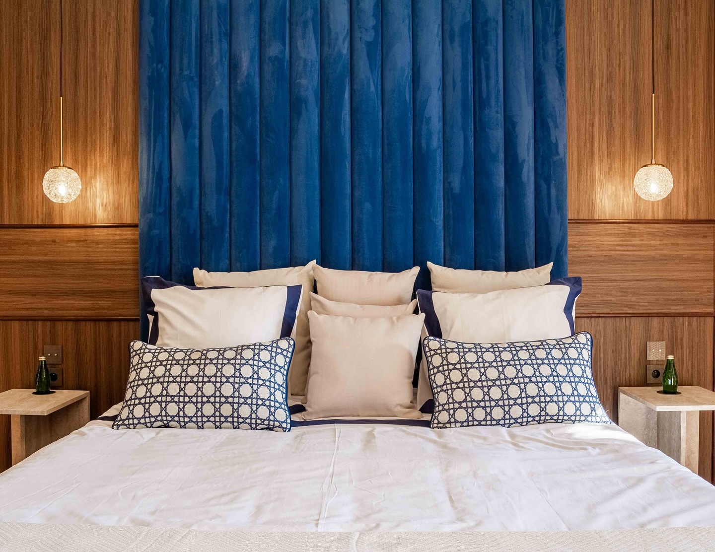 Un magnifique projet signé Tamma Architecture, qui sublime nos prises et interrupteurs ✨
📸 : Maxime Ordureau
#6ixtes #6ixtesinterrupteurs #interrupteur #ateliersdefrance #savoirfaire #artisanat #artisans #decorationinterieur #decoration #interiordesign #interiordecor #homedecor #design #knowhow #craftmanship #homedesign #faitenfrance #madeinfrance