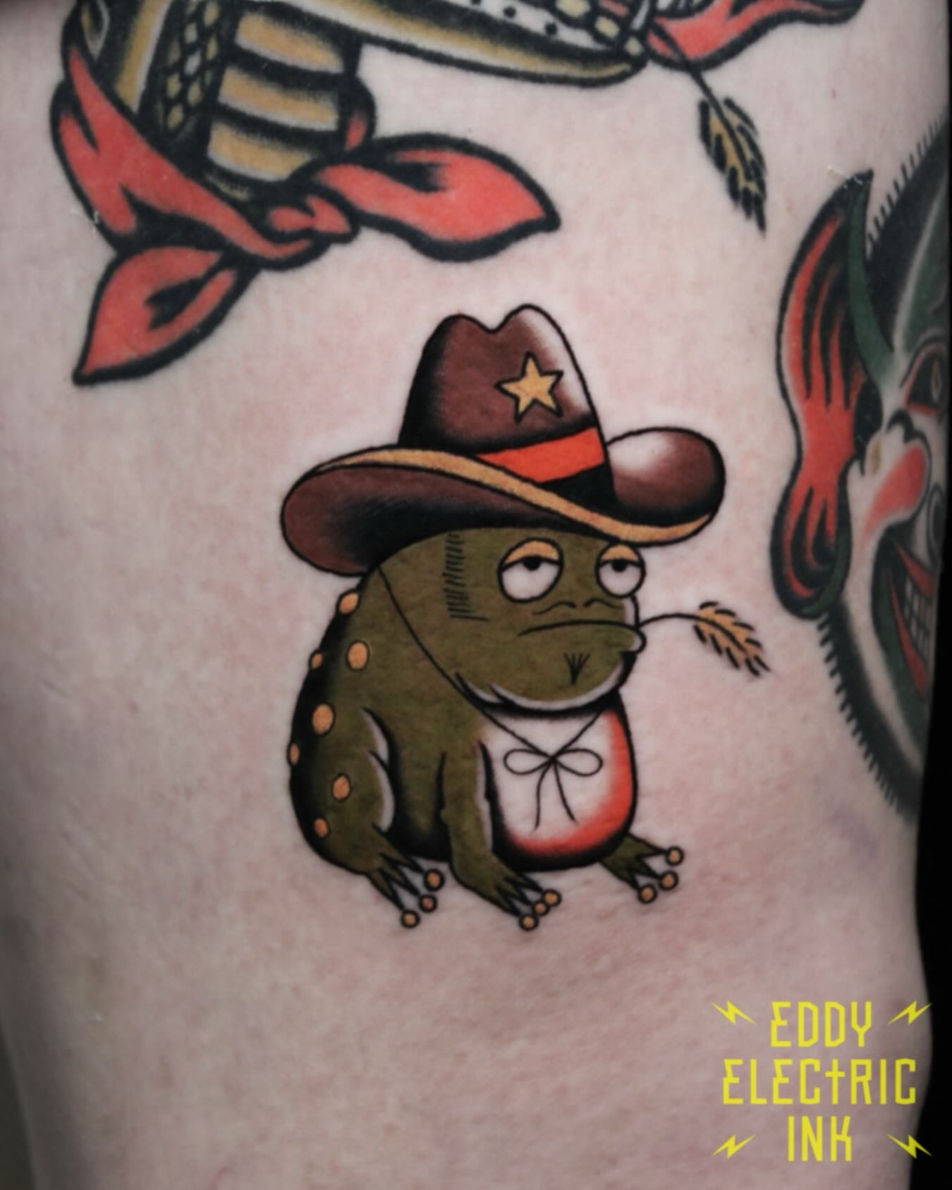 A Mexican frog named Miguel Arturo Margherita Hernandez Sin Carne. Thanks @_vogel for letting me tattoo this fat little hombre on you 😂
🏷️: #traditionaltattoo #traditionalart #traditional #traditionaltattoos #tradworkers #tradwork #tradworkerssubmission #tradtattoos #tradtattoo #oldlines #oldschool #oldschooltattoos #oldschooltattoo #lineworkerssubmission #boldwillhold #oldworker #traditionalflash #oldworkers#oldworkerstattoo #boldwillhold #tattooflash #flashtattoo #flashtattoos