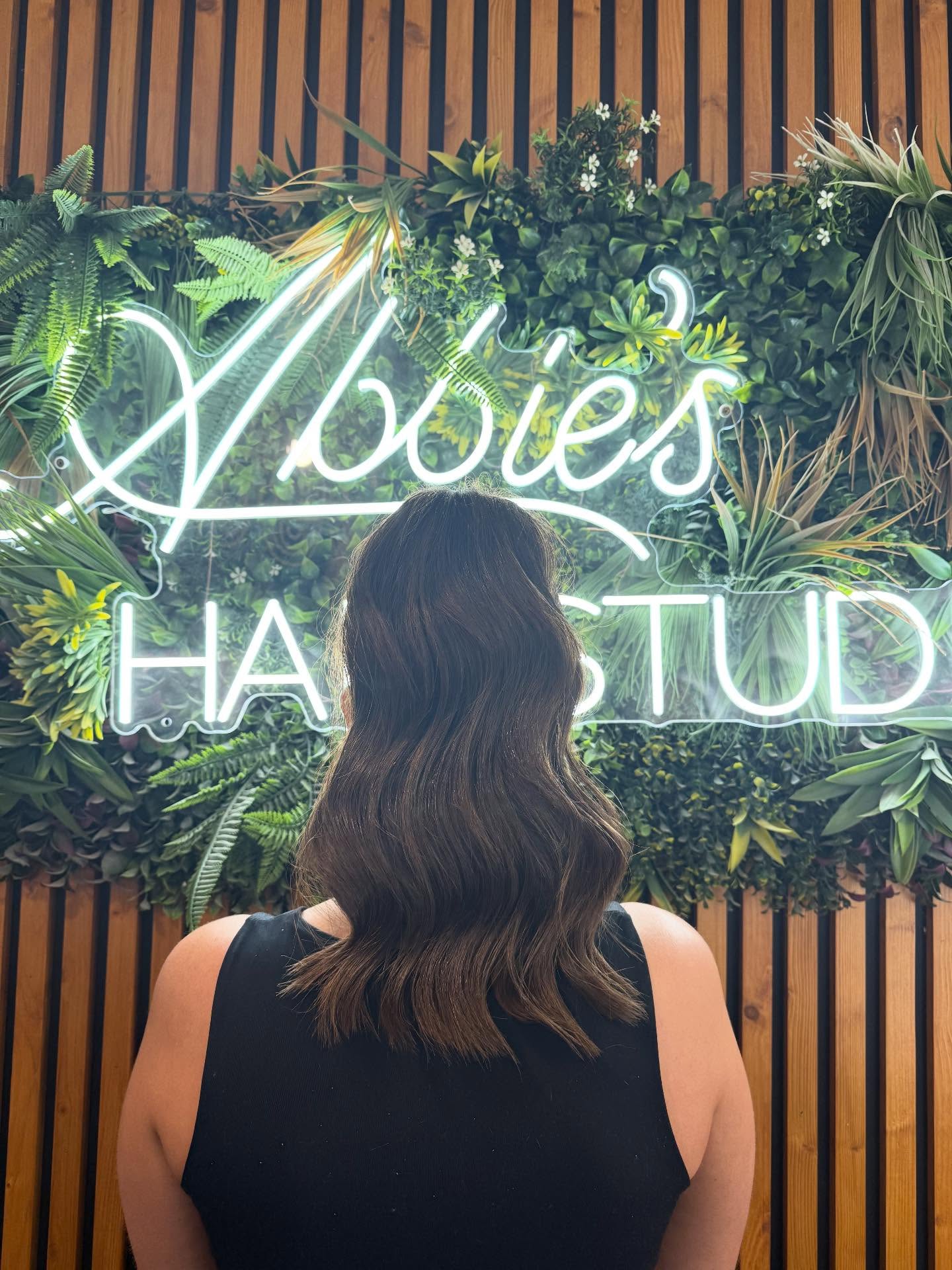 ✨A CLASSIC✨ slick back pony with a Hollywood wave 🤌🏼 Christmas party coming up? Maybe a New Year’s party? Get booked in QUICK as slots are going fast 🤍 to book dm us, click the link in bio or call 01708608899
#haircolour #haircolor #hairdye #hairdo #haircut #longhairdontcare #braid #fashion #straighthair #longhair #style #straight #curly #black #brown #blonde #brunette #hairoftheday #hairideas #perfectcurls #hairfashion #hairofinstagram #coolhair#loreal#lorealpro #balayage #sunkissed #blondebabe #brunettebabe