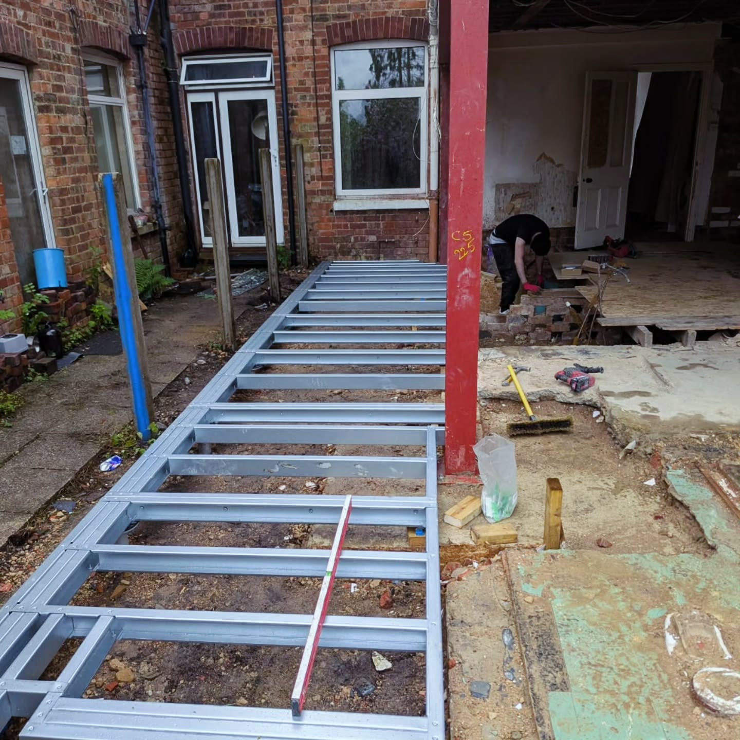 Another metal frame taking shape 👌
Fast, clean and precision-built — exactly how modern extensions should be.
Big transformation in bound… ⚡🏡
#MetalFrameExtension