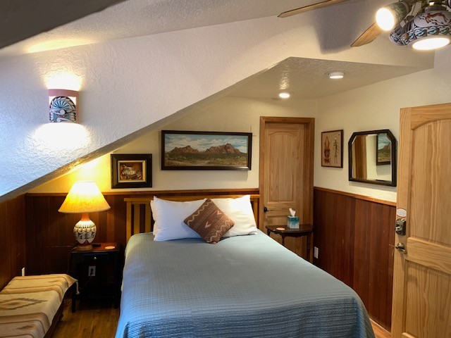 Discover Albuquerque from Red Horse BnB: wake up steps from the Rio Grande, stroll to nearby museums and vibrant markets, then return for a cozy evening on the porch. Perfect for culture lovers who want more time exploring and less time commuting. Link in bio to plan your stay. 🧭🌅🏺🎒
Tell us: which local spot would you visit first? #Albuquerque #RioGrande #LocalCulture #RedHorseBnB #ExploreNM #NMTravel #VisitAlbuquerque #TravelSmart