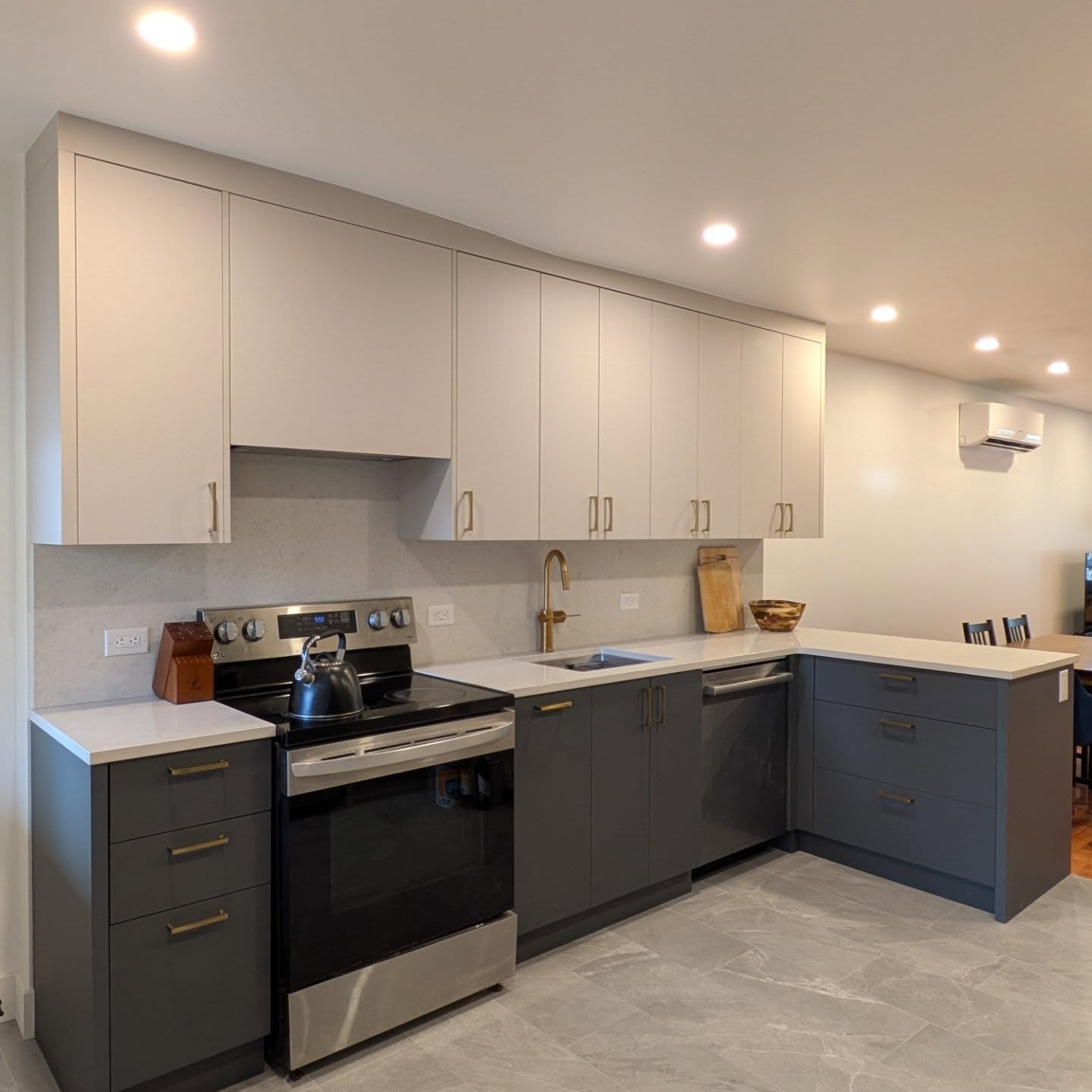 Swipe to see the after of this gorgeous kitchen transformation 🤍✨
From the colours to the textures to the overall feel, this space has completely come to life. What once felt dated and disconnected now feels bright, fresh, and thoughtfully curated. Every detail was chosen to elevate both beauty and function, and wait until you see the amount of storage we added!
I can’t wait to start showcasing all the interior accessories tucked inside these cabinets… the organization lovers are going to be very happy 😍
And this is only one side of the kitchen! Make sure to come back to admire the before-and-after shots of the opposite wall, where we transformed a no-storage zone into a space bursting with smart, stylish storage solutions.
More to come 🤍✨