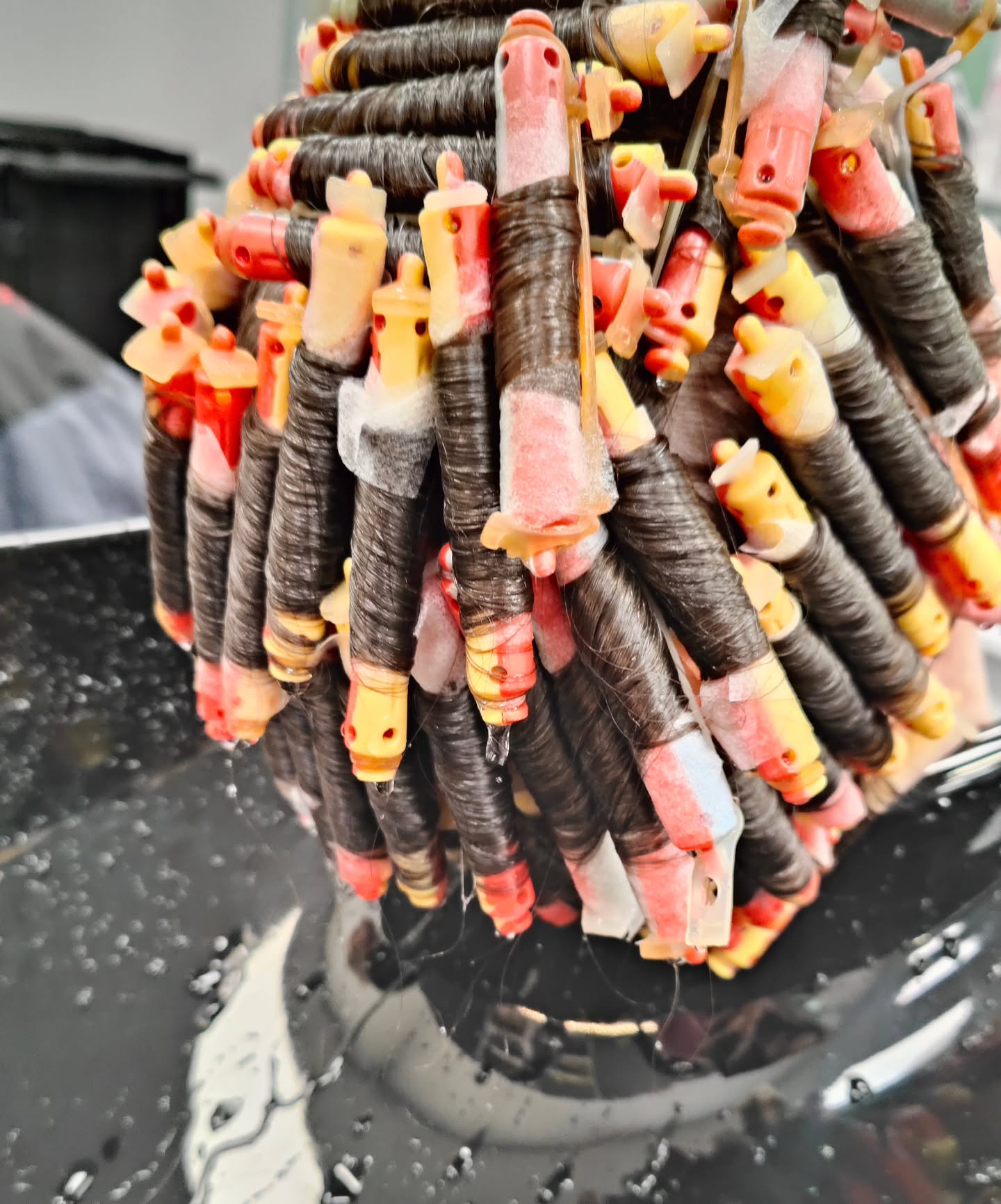 Pitkän tukan permanentti kaksoispuolauksella ❤️
Näitä on niin kiva tehdä 😍 - Kirsi -
#permanentti #pitkäntukanpermanentti #kaksoispuolaus #permis #permanenthair