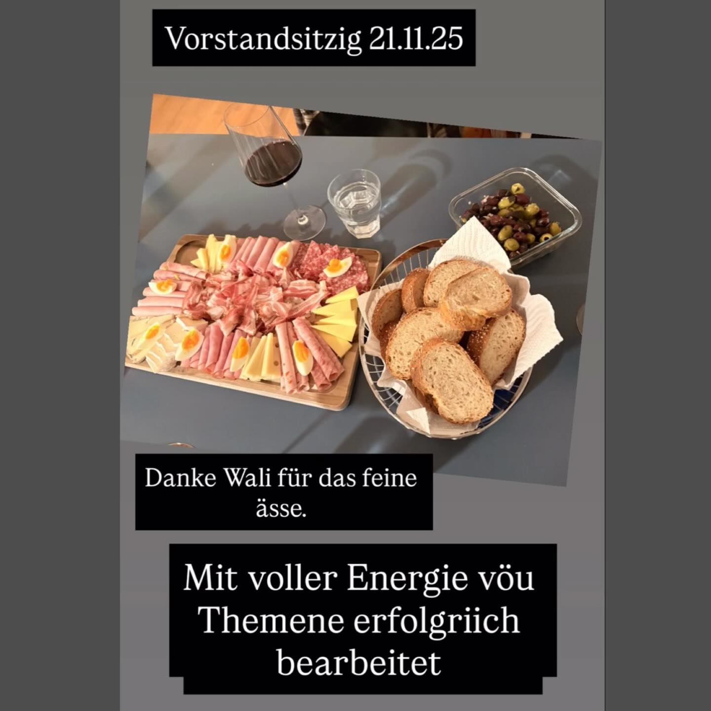 An manchen Vorstandssitzungen kann es herausfordernd sein, da es viel zu besprechen gibt oder nicht alle der gleichen Meinung sind.
Es gibt aber auch solche, an dessen wir einfach x Themen „dürebrätsche“ und es läuft.
So eine war gestern!
So viele Themen, so viel Engagement, so viel Neues konnten wir wieder auf die Beine stellen.
Danke allen für eure Inputs und euren Support.
Vereinsleben ist wie eine kleine Familie.
#härzenssach #engagement #freude #apero #gutegespräche #neues #auf #die #beine #stellen #verein #laientheaterlindenblatt #neue #produktion #25/26 #aarwangen