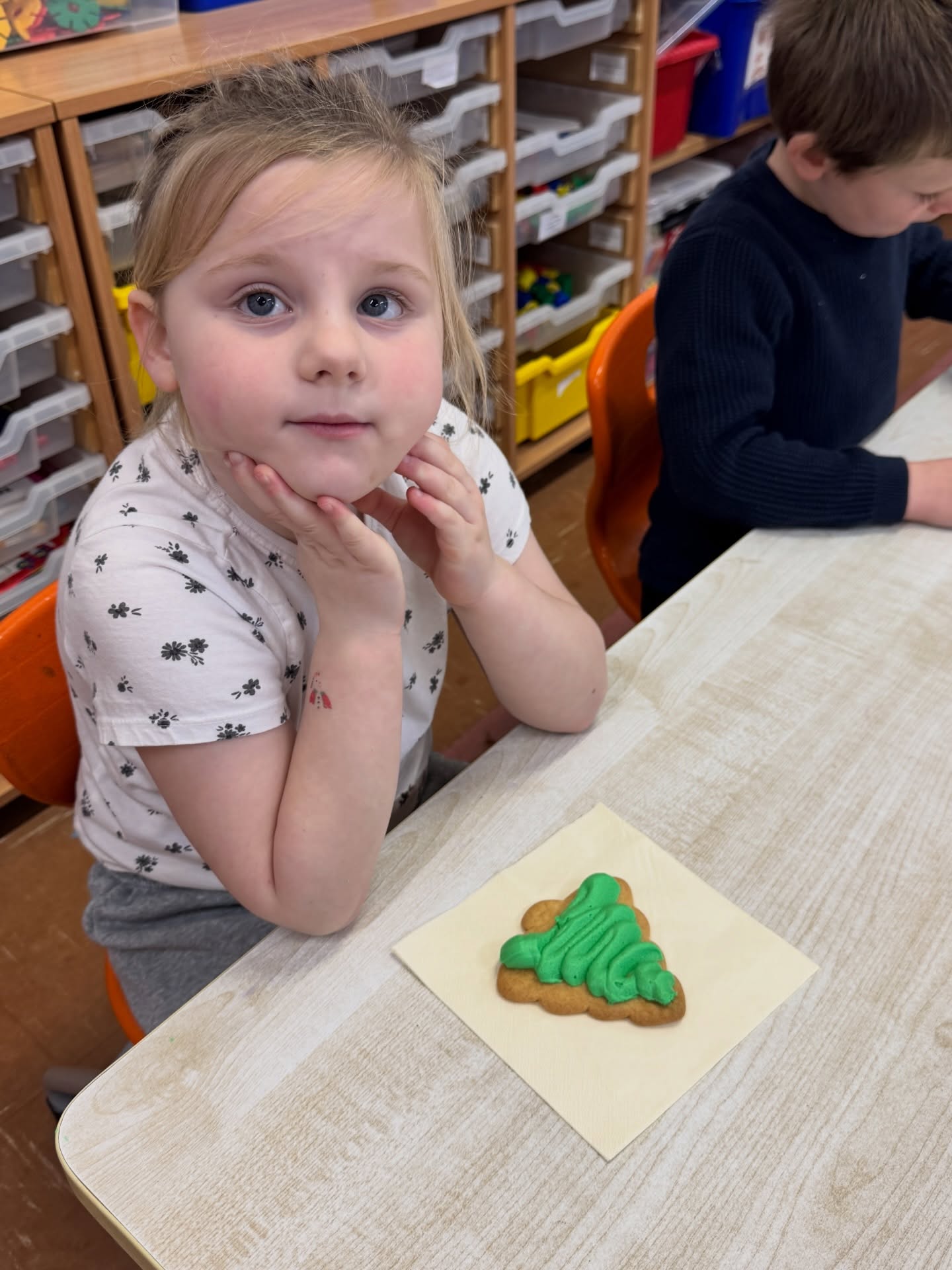 Junior Infants are having a fantastic week! The highlight so far was the Christmas tree cookie decorating (thanks to our PGA) 🎄