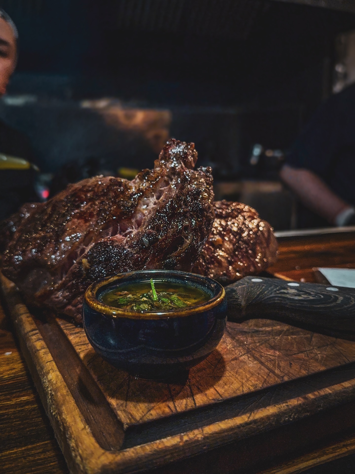 If you enjoy a good steak, you’ll feel at home in Siga La Vaca.
We cook over open fire, use traditional Argentinian techniques, and let the meat speak for itself 🇦🇷 🥩
