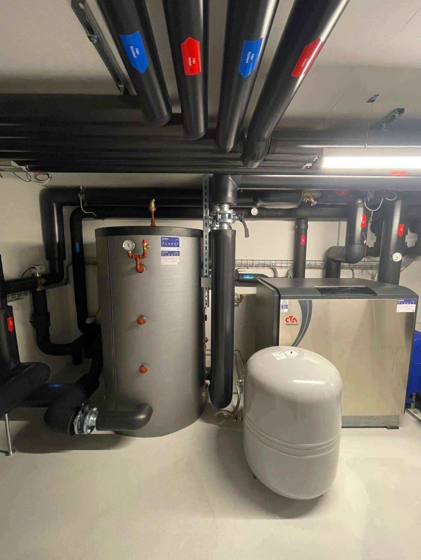🏗️ Projekt-Update
Im Rahmen unseres Sanierungsprojekts installieren wir eine 43-kW-Erdsondenwärmepumpe. Für starke Leistung und effiziente Wärme aus erneuerbarer Energie. Die neue Systemlösung sorgt für hohe Wirtschaftlichkeit und eine nachhaltige Versorgung über das ganze Jahr. 🌍⚡
#heizung #schneitterag #sanierung #wärmefürdiezukunft #erdsondenwärmepumpe #wärme