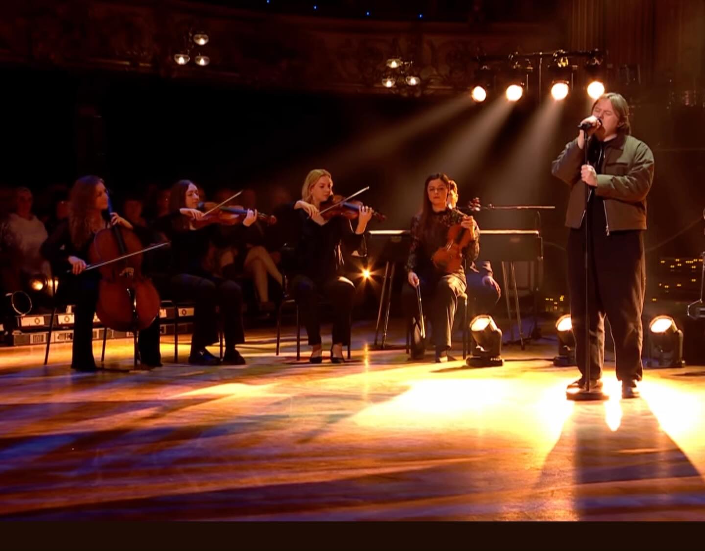 A privilege to play alongside @lewiscapaldi on @bbcstrictly at the iconic Blackpool Tower Ballroom!
Incredible to be so close to the beautiful dancing (HUGE respect to these amazing dancers!) and to feel the very special atmosphere in the room.
Thank you @bekstrings for having me 🎻
#strictly #cello #strings #lewiscapaldi #gig #dancing #ballroom #blackpool
