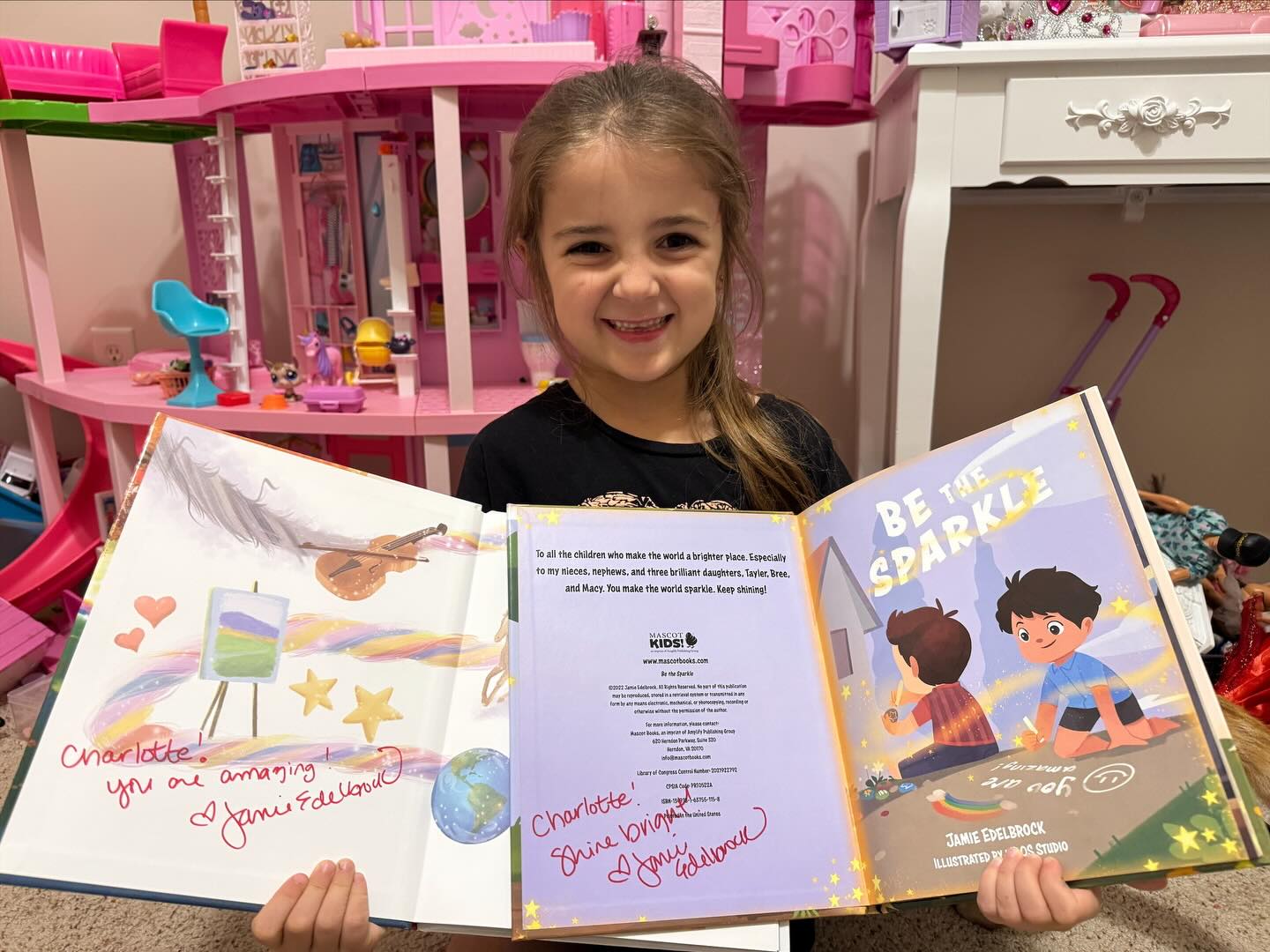 This sweet girl donated a copy of Tangled Up to her classroom, and it truly means more than she even knows.
Kids’ mental health deserves real attention, and stories like this help. Tangled Up teaches children they are not alone and shows that counseling and therapy are normal, healthy parts of growing up.
Getting this picture of her proud to hold my books was an absolute highlight. Thank you for sharing it and for spreading something that genuinely helps kids feel seen. ♥️
#ChildrensMentalHealth #KidsMentalHealthMatters #MentalHealthAwareness